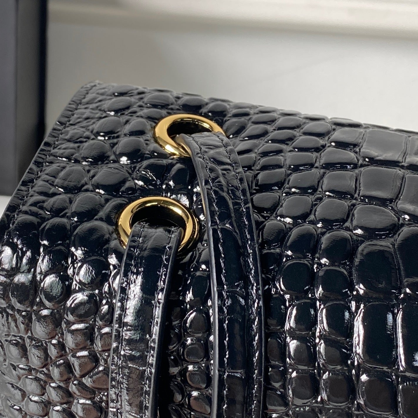 CHANEL 26S CC LOGO SHOULDER BAG 32 IN BLACK CROCODILE-EMBOSSED CALFSKIN GOLD HARDWARE