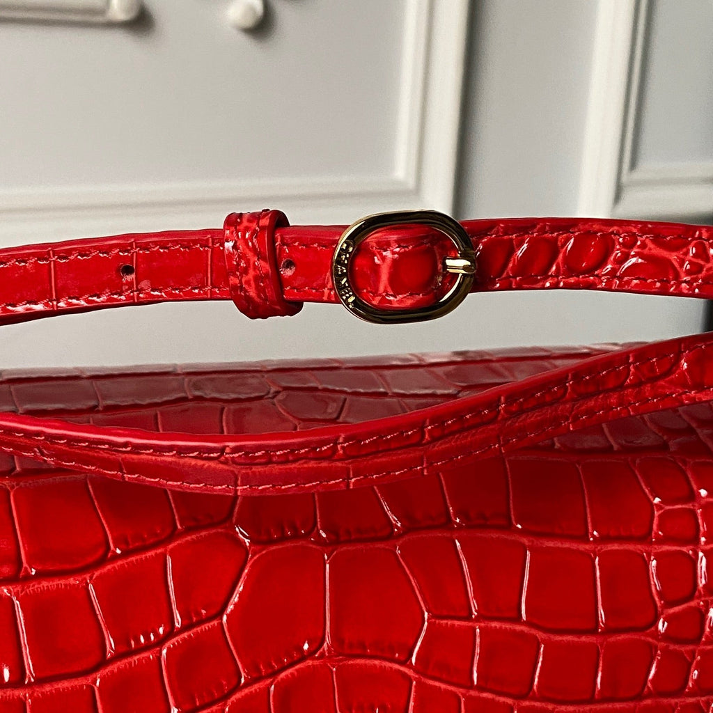 CHANEL 26S CC LOGO SHOULDER BAG 32 IN DARK RED CROCODILE-EMBOSSED CALFSKIN GOLD HARDWARE