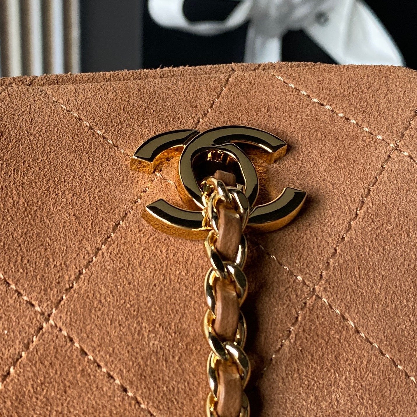 CHANEL 26S CHAIN CLUTCH BAG 32 IN CARAMEL BROWN QUILTED SUEDE GOLD HARDWARE