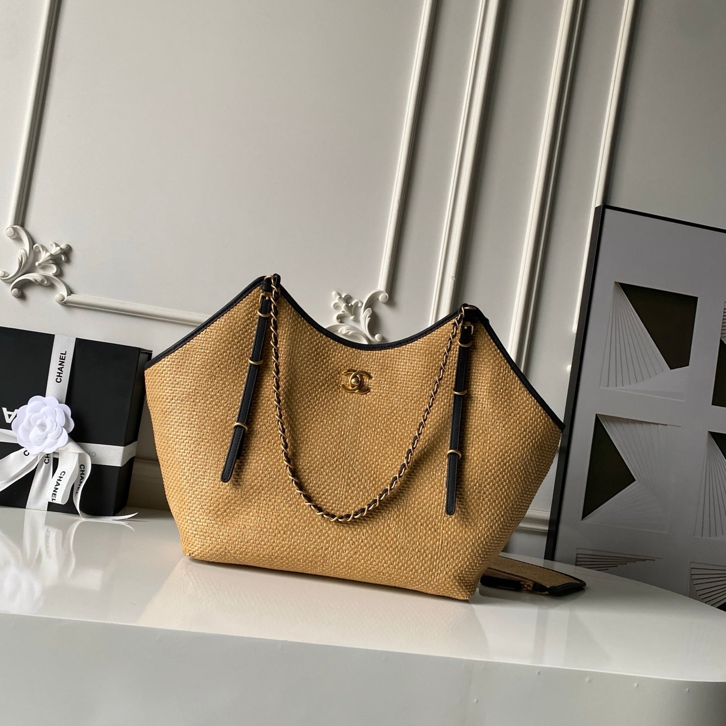 CHANEL 26S SMALL FLAP BAG 21 IN BLACK MESH-WOVEN RAFFIA AND CALFSKIN GOLD HARDWARE