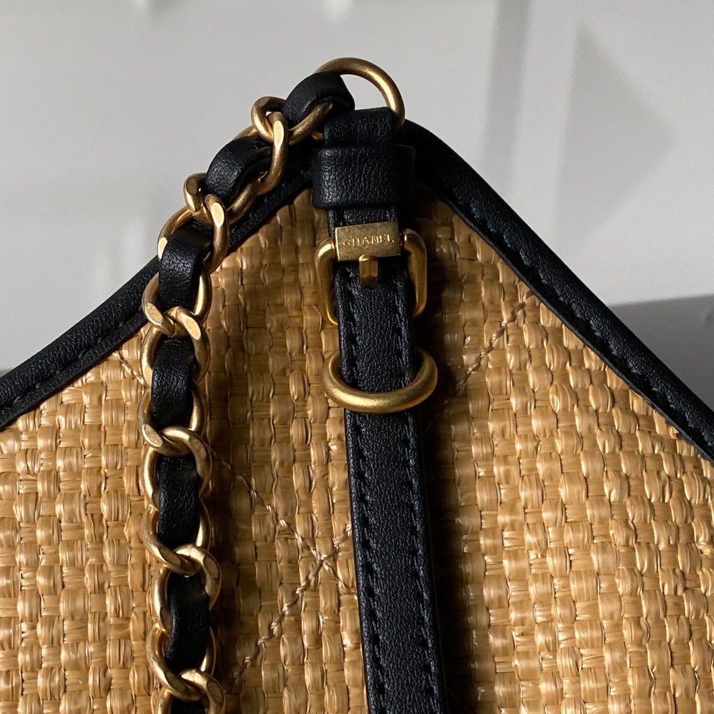 CHANEL 26S SMALL FLAP BAG 21 IN BLACK MESH-WOVEN RAFFIA AND CALFSKIN GOLD HARDWARE