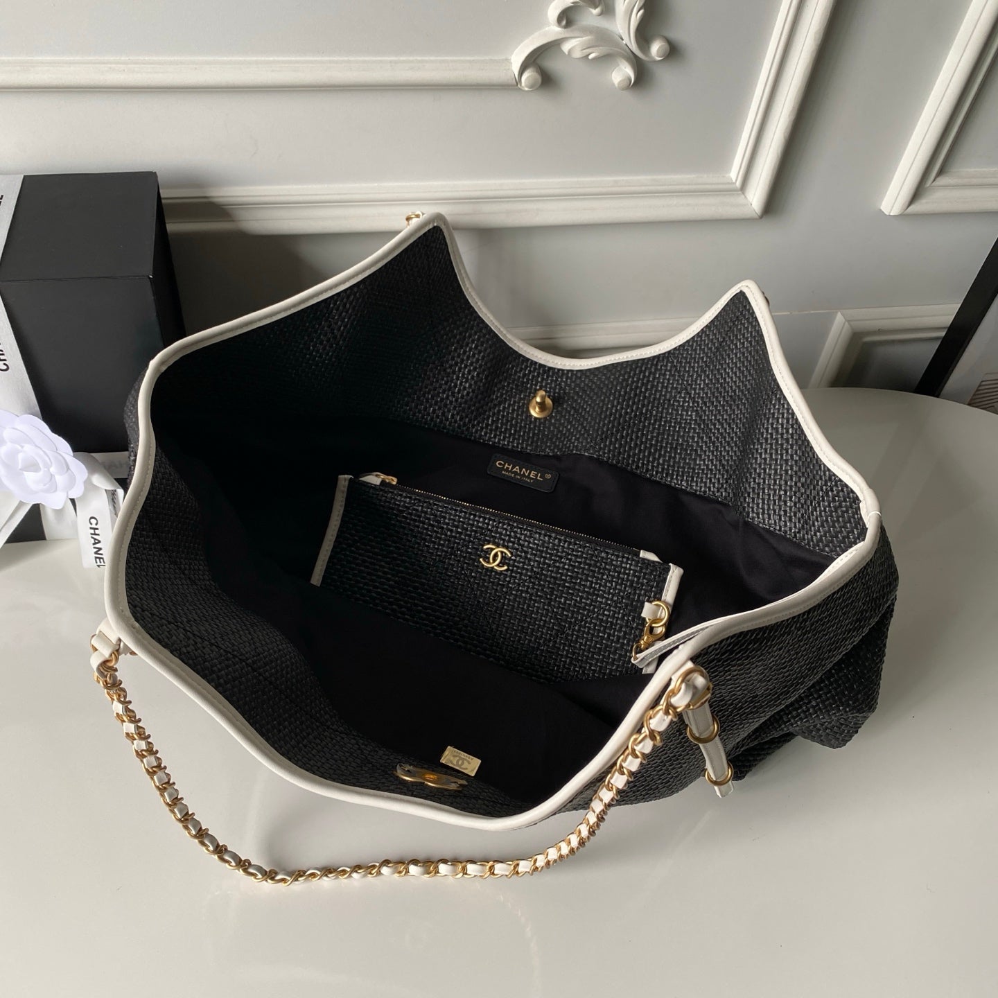 CHANEL 26S MAXI SHOPPING BAG 59 IN BLACK RAFFIA GOLD HARDWARE
