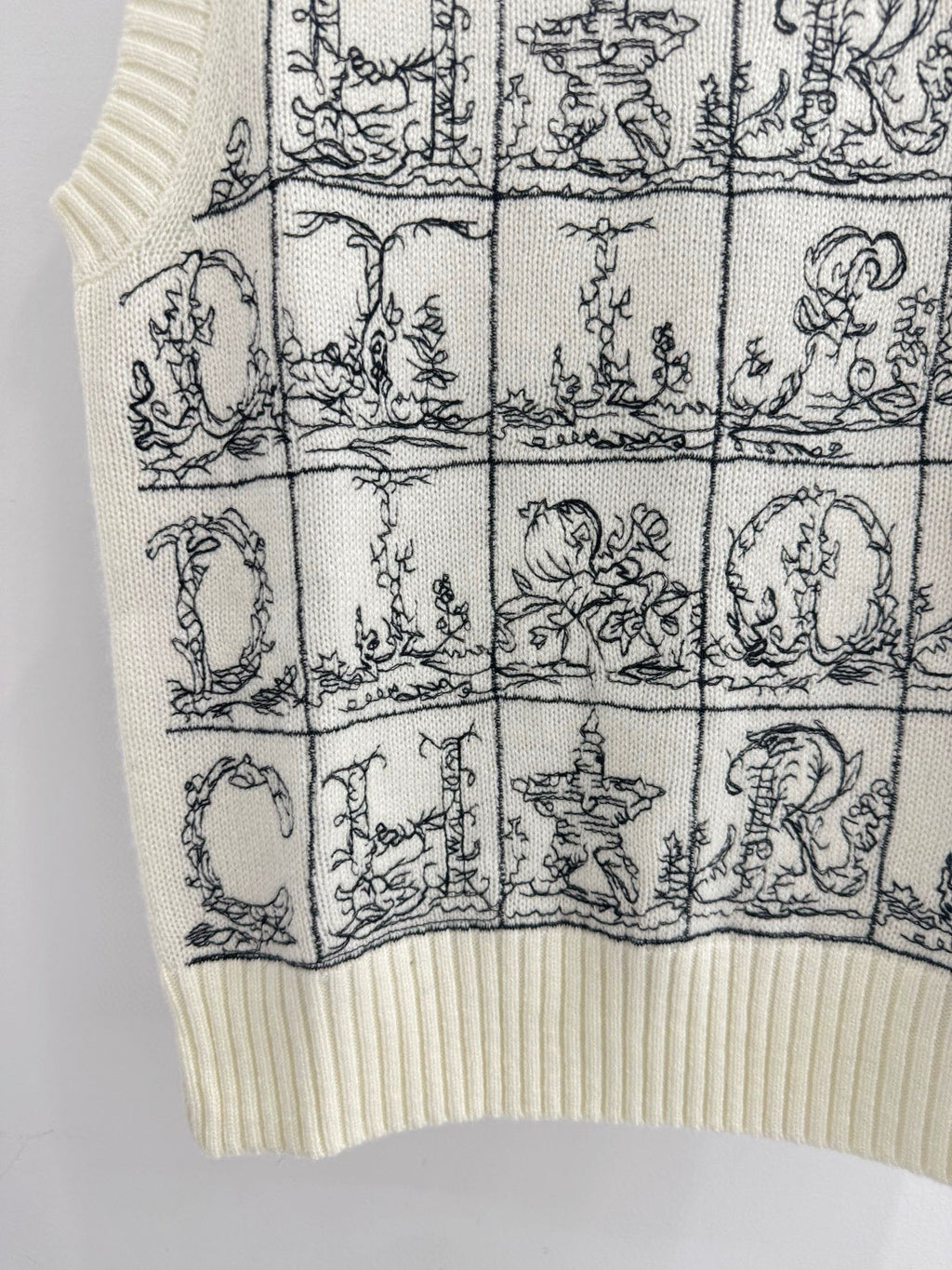 DIOR 25S SLEEVELESS VEST 609