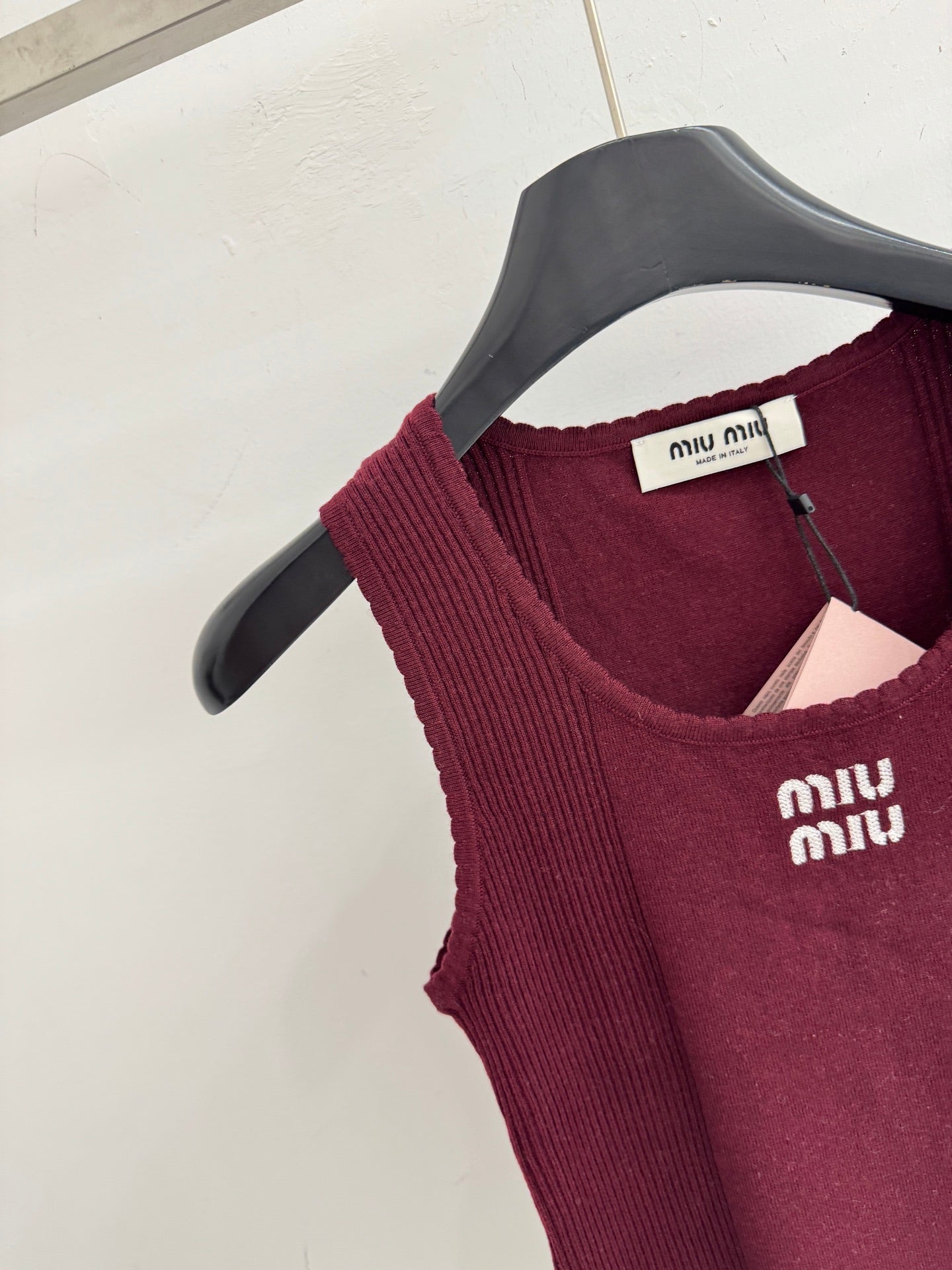 MIUMIU 26S SLEEVELESS TOP STYLE 1092