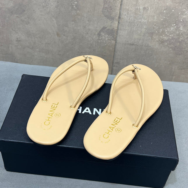 CHANEL 26S FLIP FLOPS IN BEIGE CALFSKIN CC LOGO