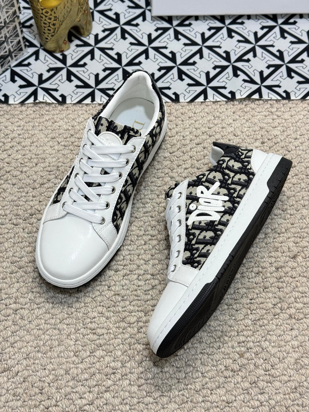 CD CASUAL SNEAKER WHITE AND BLACK CALFSKIN