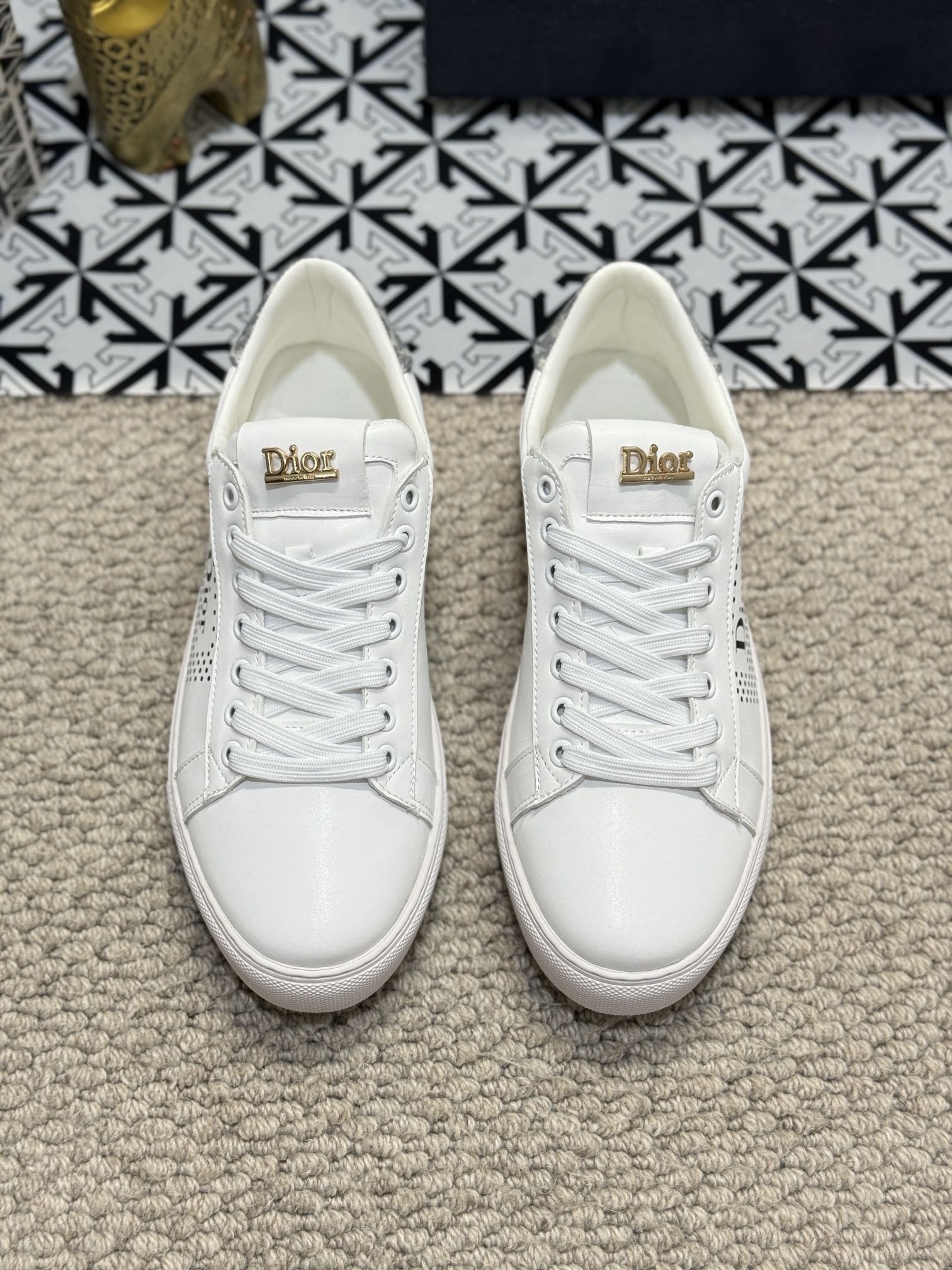 CD LOW TOP BASIC SNEAKER WHITE AND BLACK CALFSKIN
