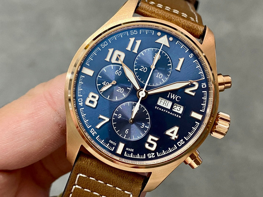 PILOT’S WATCH EDITION 43 MM ROSE GOLD CASE WITH CIDER BROWN LEATHER STRAP