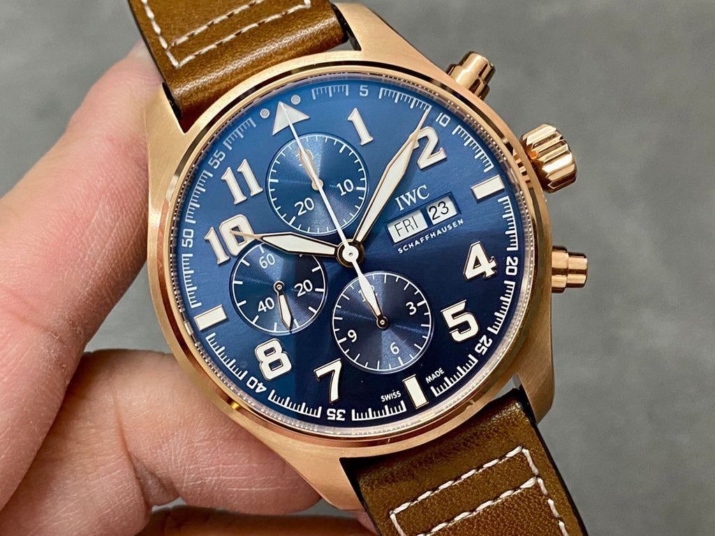 PILOT’S WATCH EDITION 43 MM ROSE GOLD CASE WITH CIDER BROWN LEATHER STRAP
