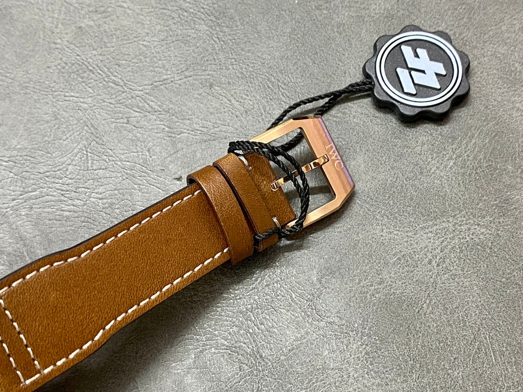 PILOT’S WATCH EDITION 43 MM ROSE GOLD CASE WITH CIDER BROWN LEATHER STRAP