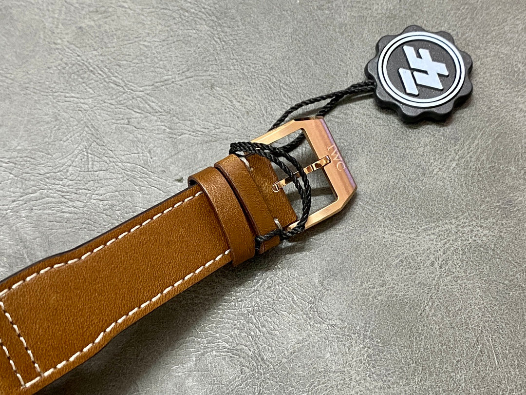 PILOT’S WATCH EDITION 43 MM ROSE GOLD CASE WITH CIDER BROWN LEATHER STRAP