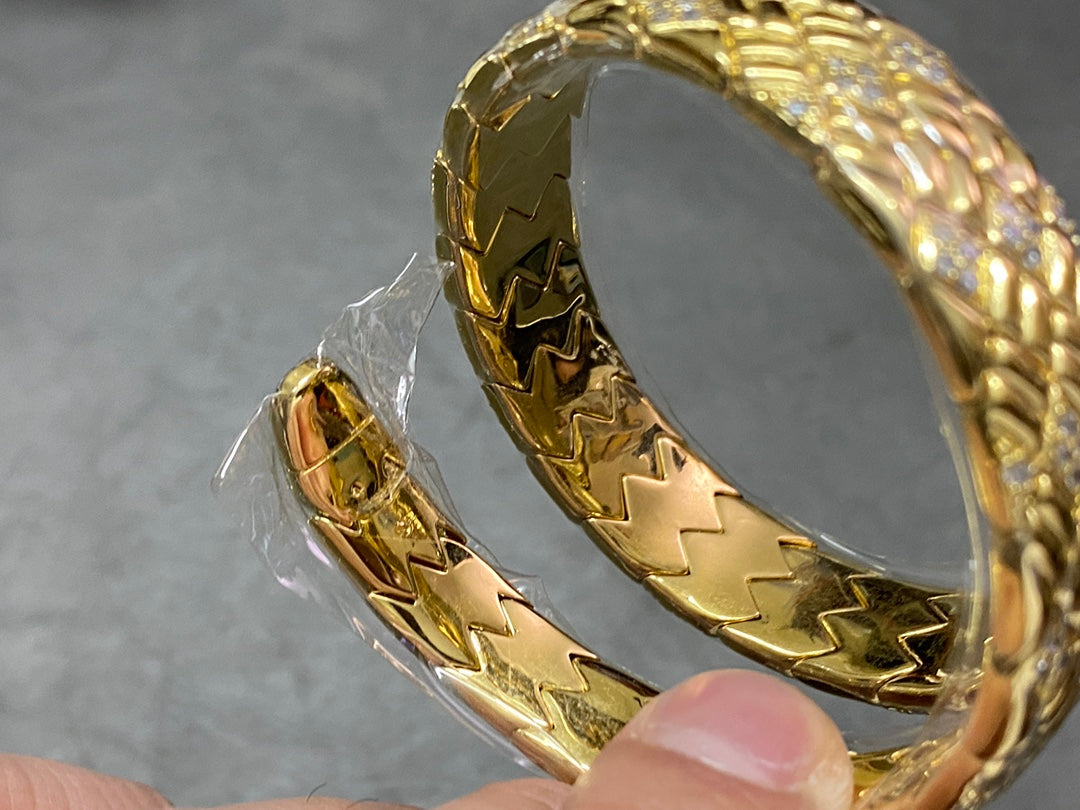 SERPENTI TUBOGAS QUARTZ YELLOW GOLD BLACK DIAL