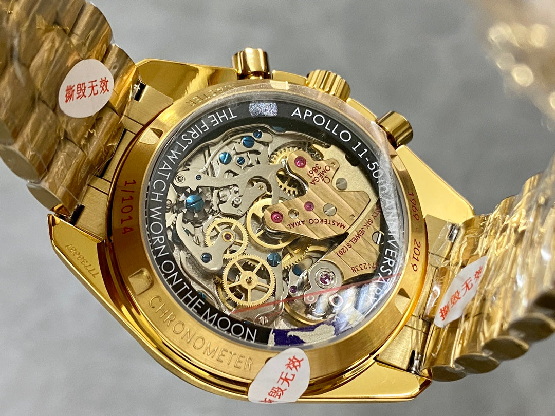 A SPEEDMASTER IN GOLD FOR APOLLO 11
