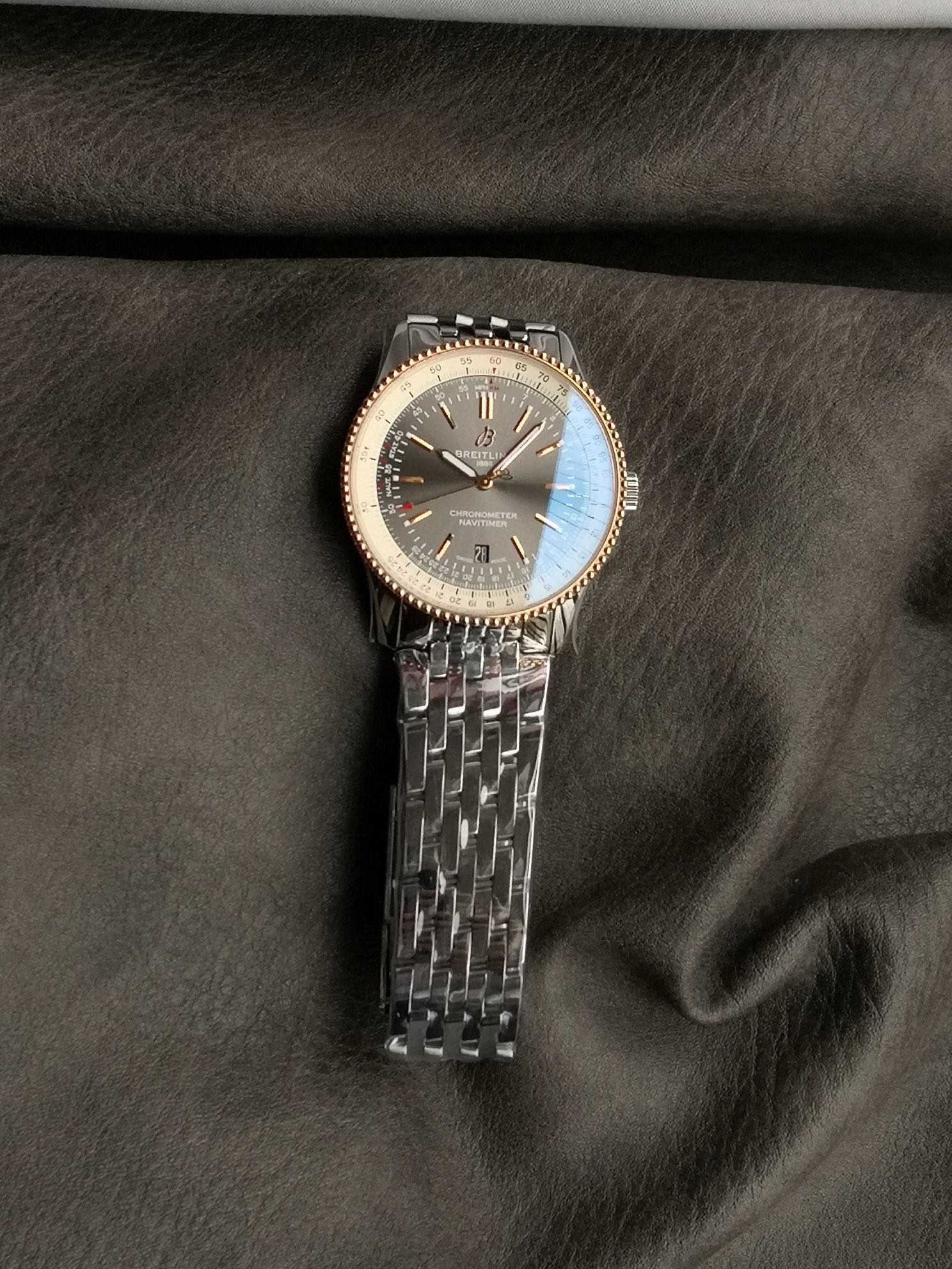 NAVITIMER AUTOMATIC 41 RED GOLD BEZEL WHITE AND BLACK DIAL