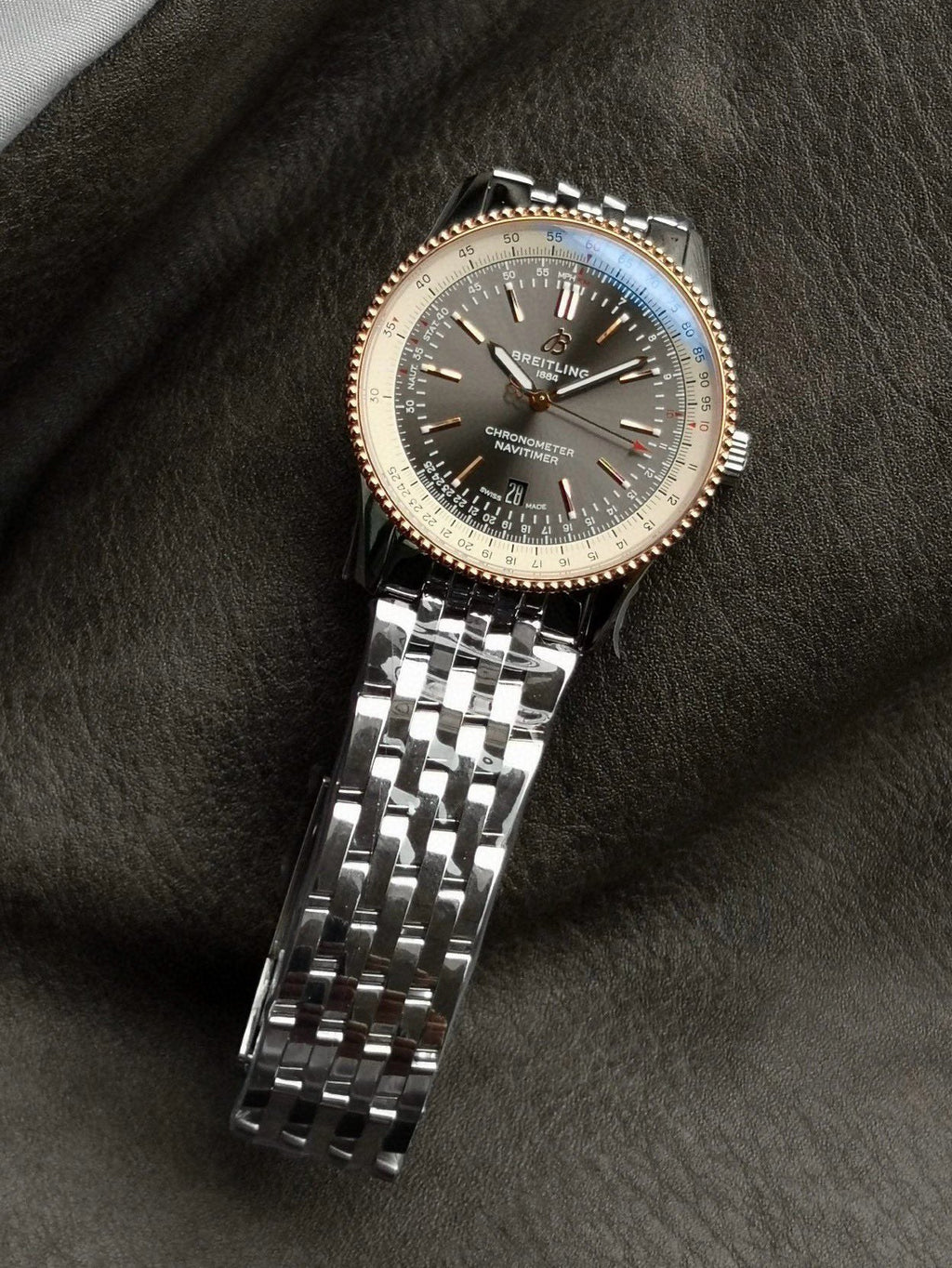 NAVITIMER AUTOMATIC 41 RED GOLD BEZEL WHITE AND BLACK DIAL