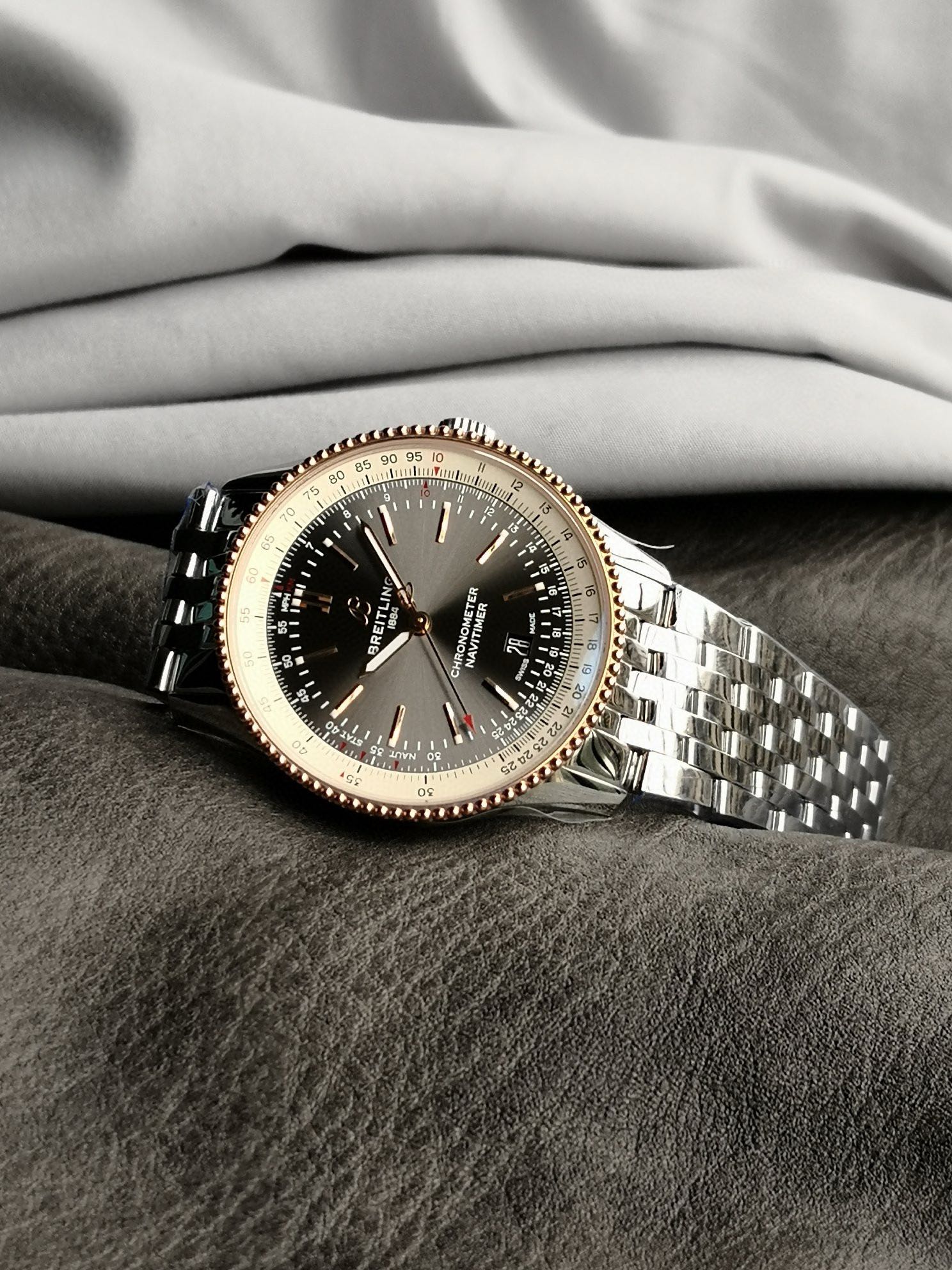 NAVITIMER AUTOMATIC 41 RED GOLD BEZEL WHITE AND BLACK DIAL
