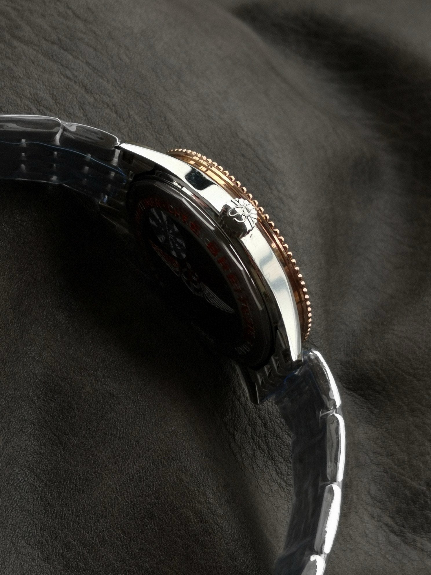 NAVITIMER AUTOMATIC 41 RED GOLD BEZEL WHITE AND BLACK DIAL