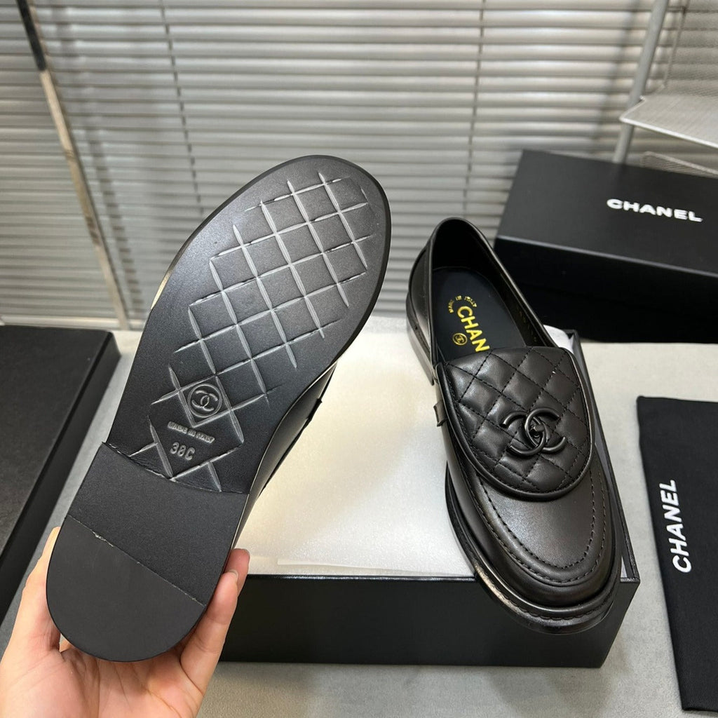 CC Women Loafers In Leather Black