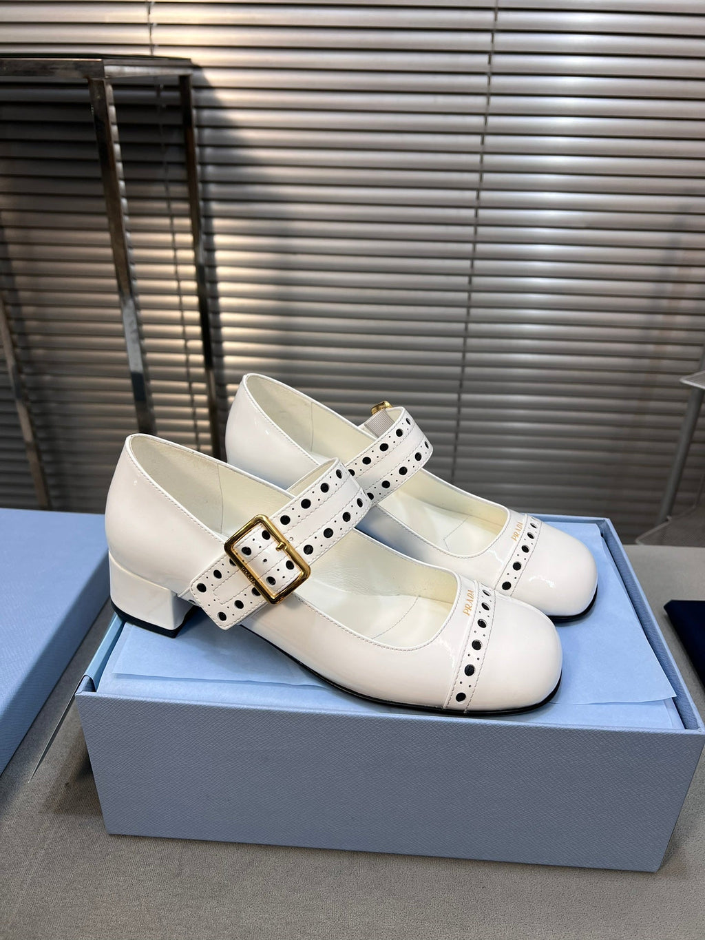 MARY JANE PUMPS IN WHITE GLOSSY CALFSKIN