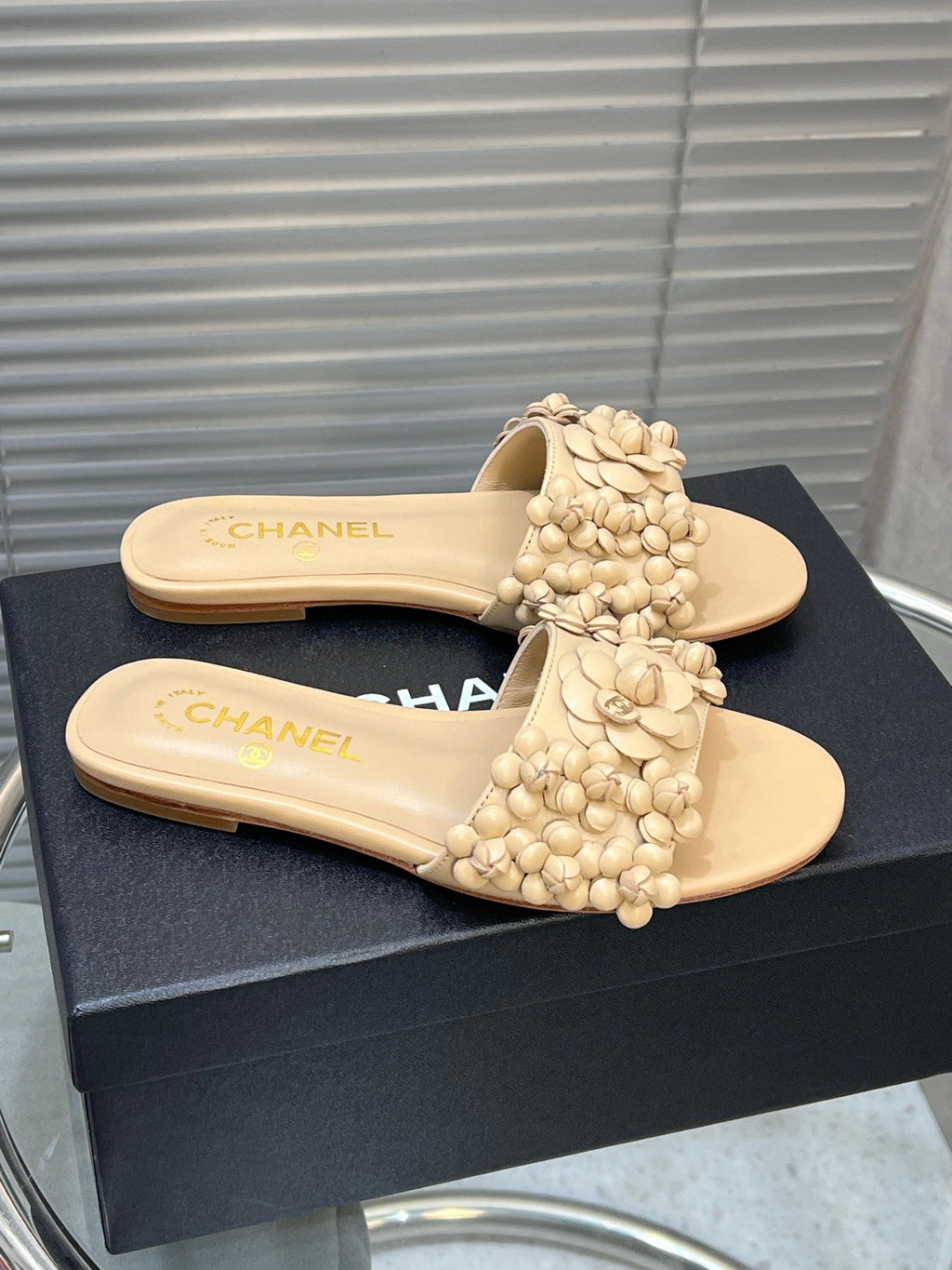 SLIPPERS CAMELLIA IN BEIGE CALFSKIN