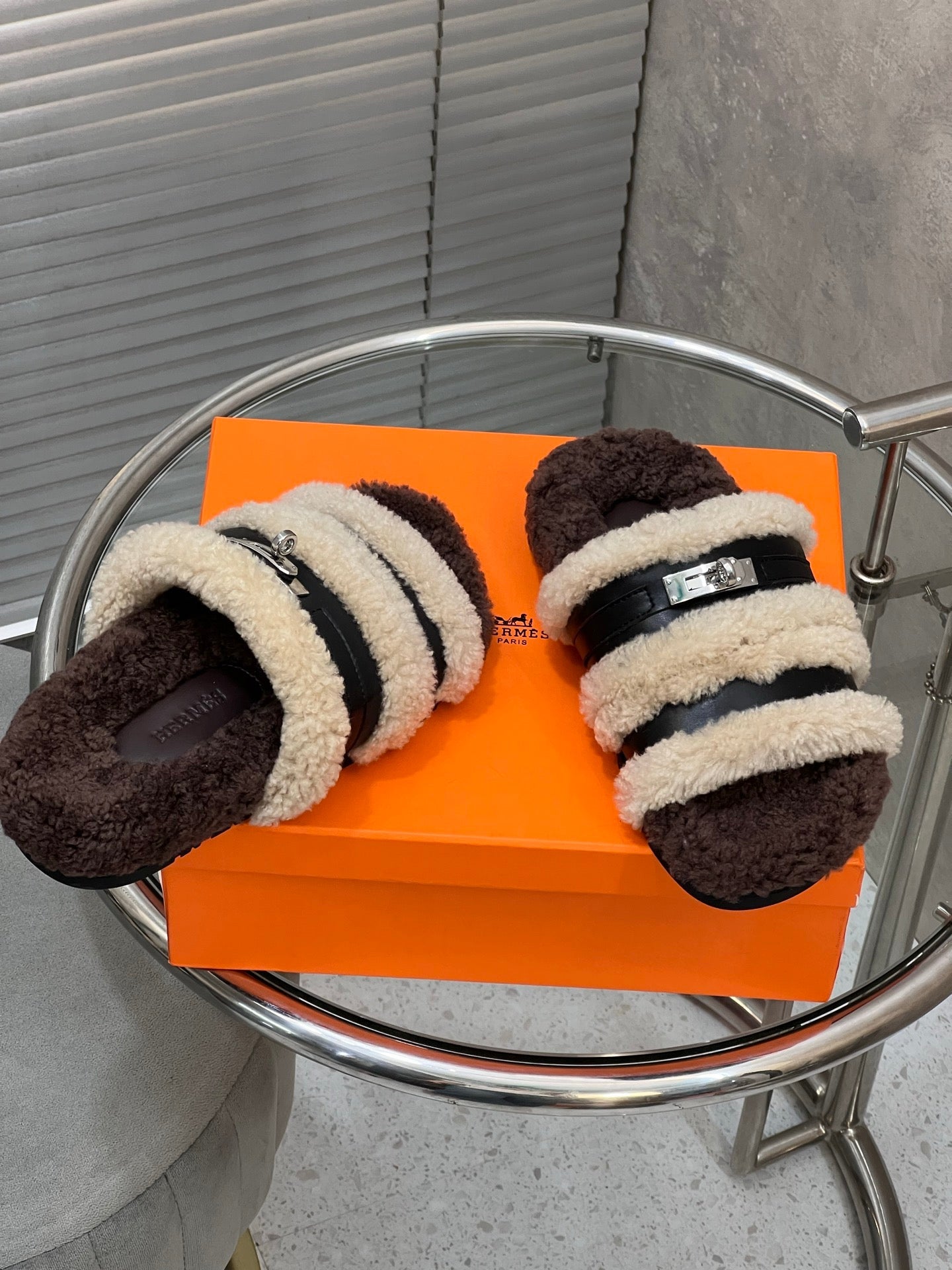 HM 25S SANDAL IN BEIGE WOOL AND BLACK LAMBSKIN WITH SILVER HARDWARE