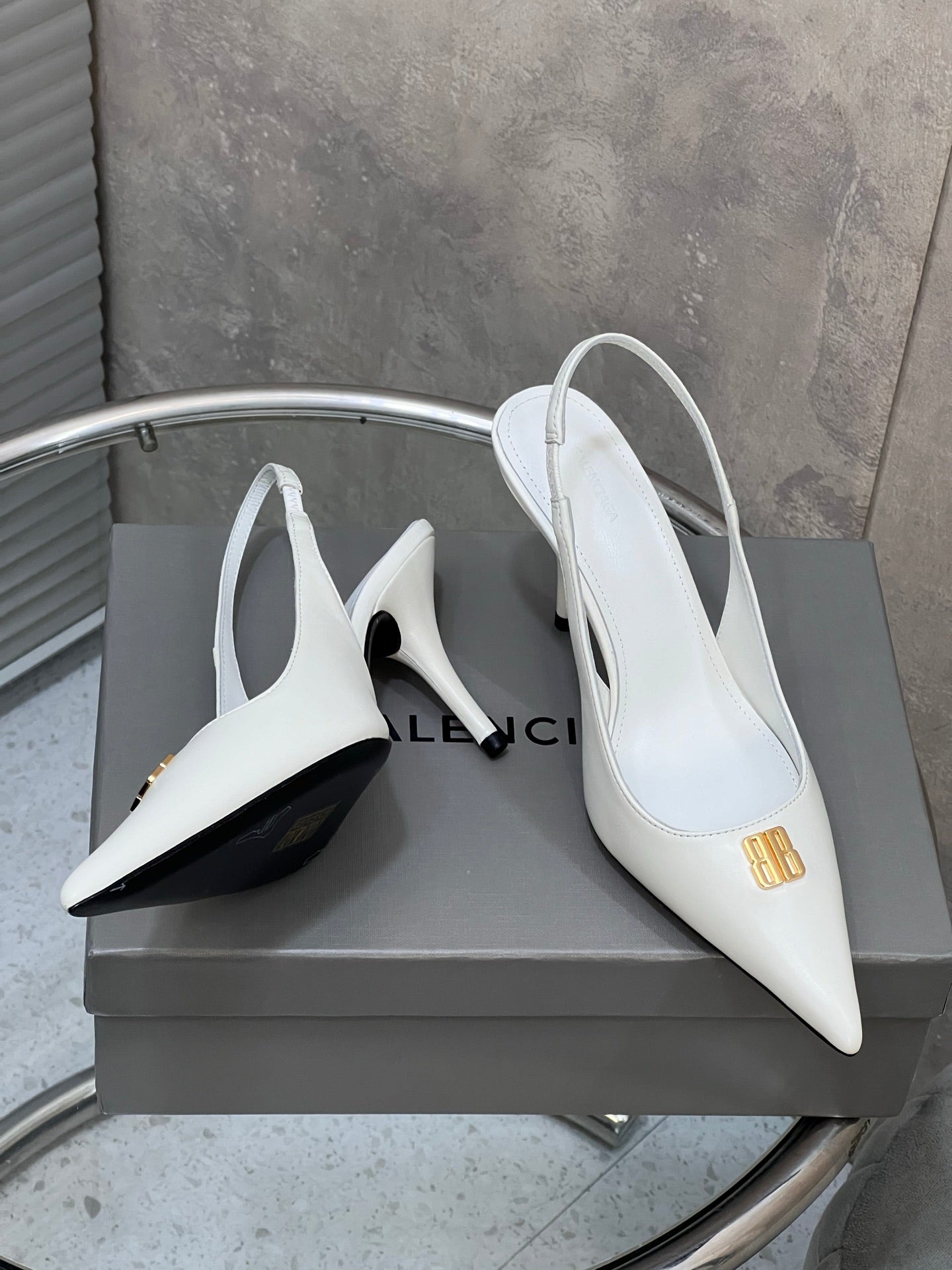 BALENCIAGA 25S HIGH-HEEL SLINGBACK 85 MM IN WHITE COW LEATHER WITH GOLD HARDWARE