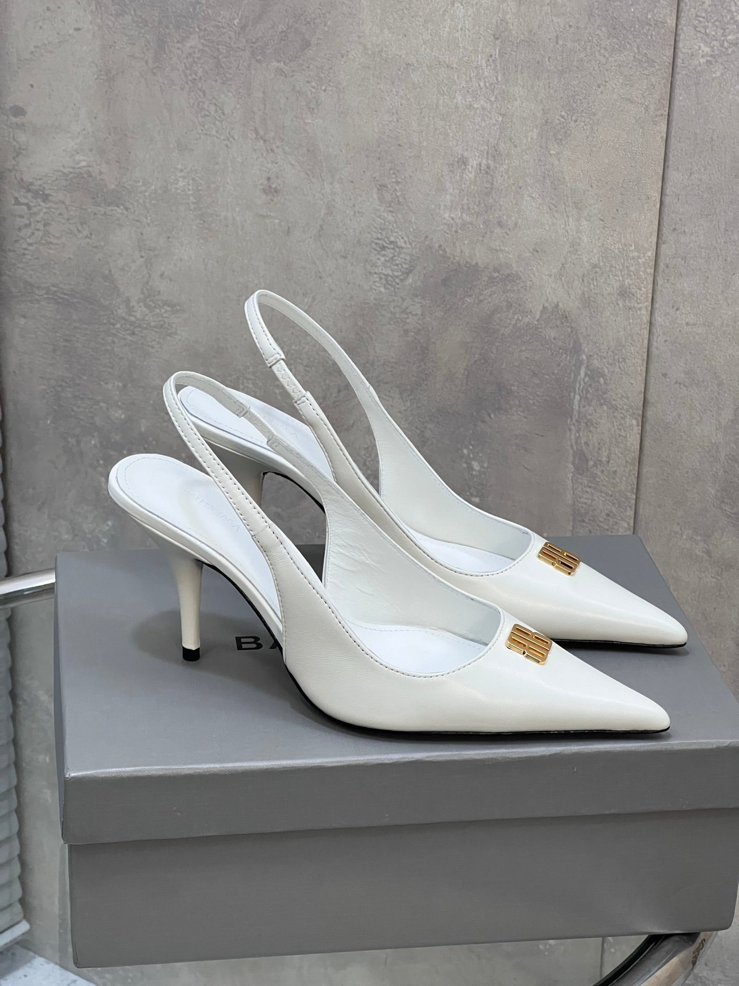 BALENCIAGA 25S HIGH-HEEL SLINGBACK 85 MM IN WHITE COW LEATHER WITH GOLD HARDWARE
