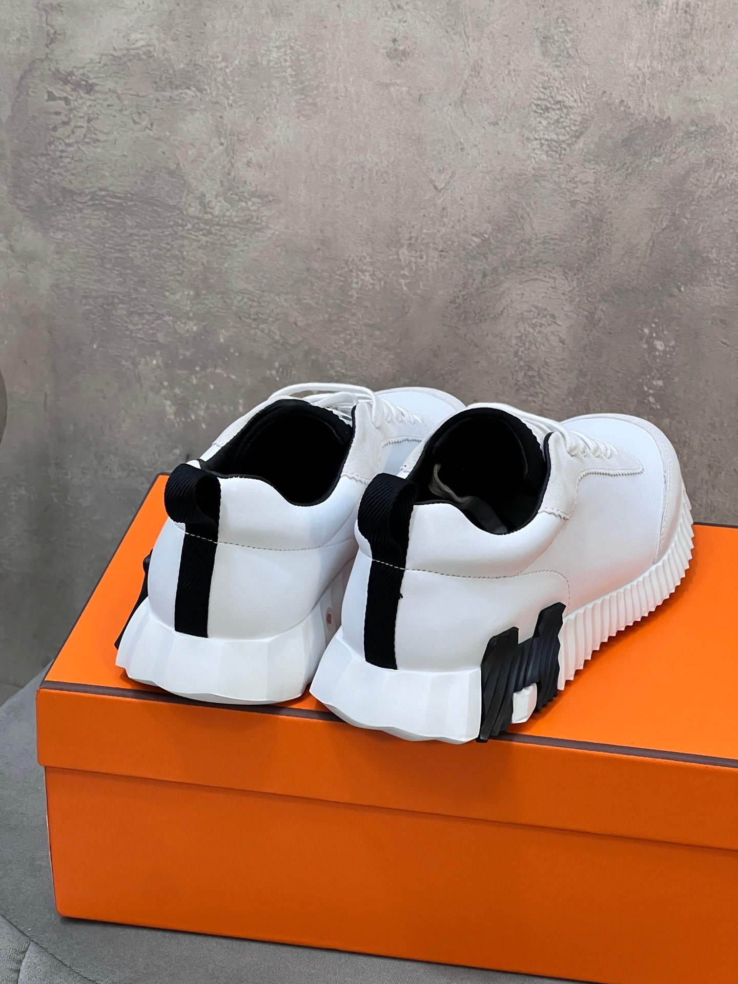 HM SNEAKERS WHITE AND GREY MESH AND H DETAIL SOLE
