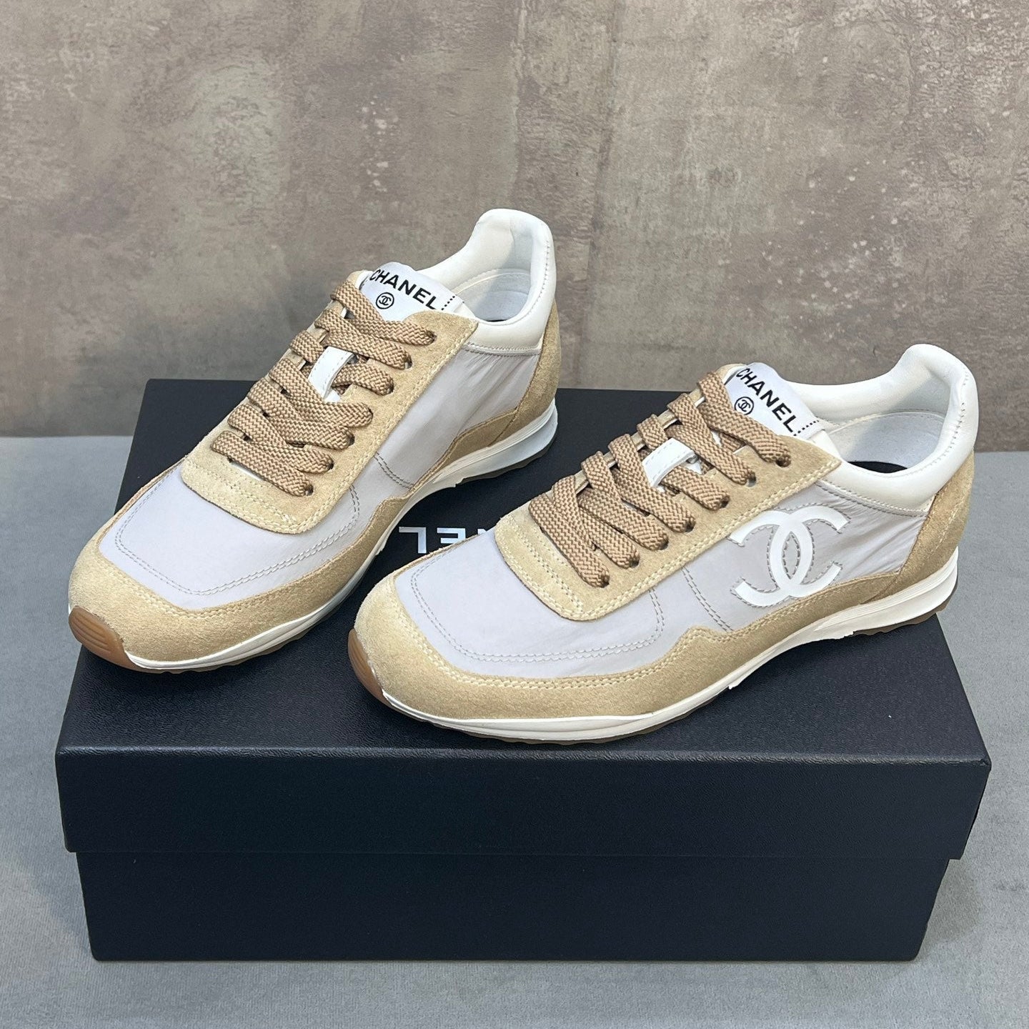 CHANEL 26S RUNNING SNEAKERS IN BEIGE AND GREY MATERIAL CC LOGO