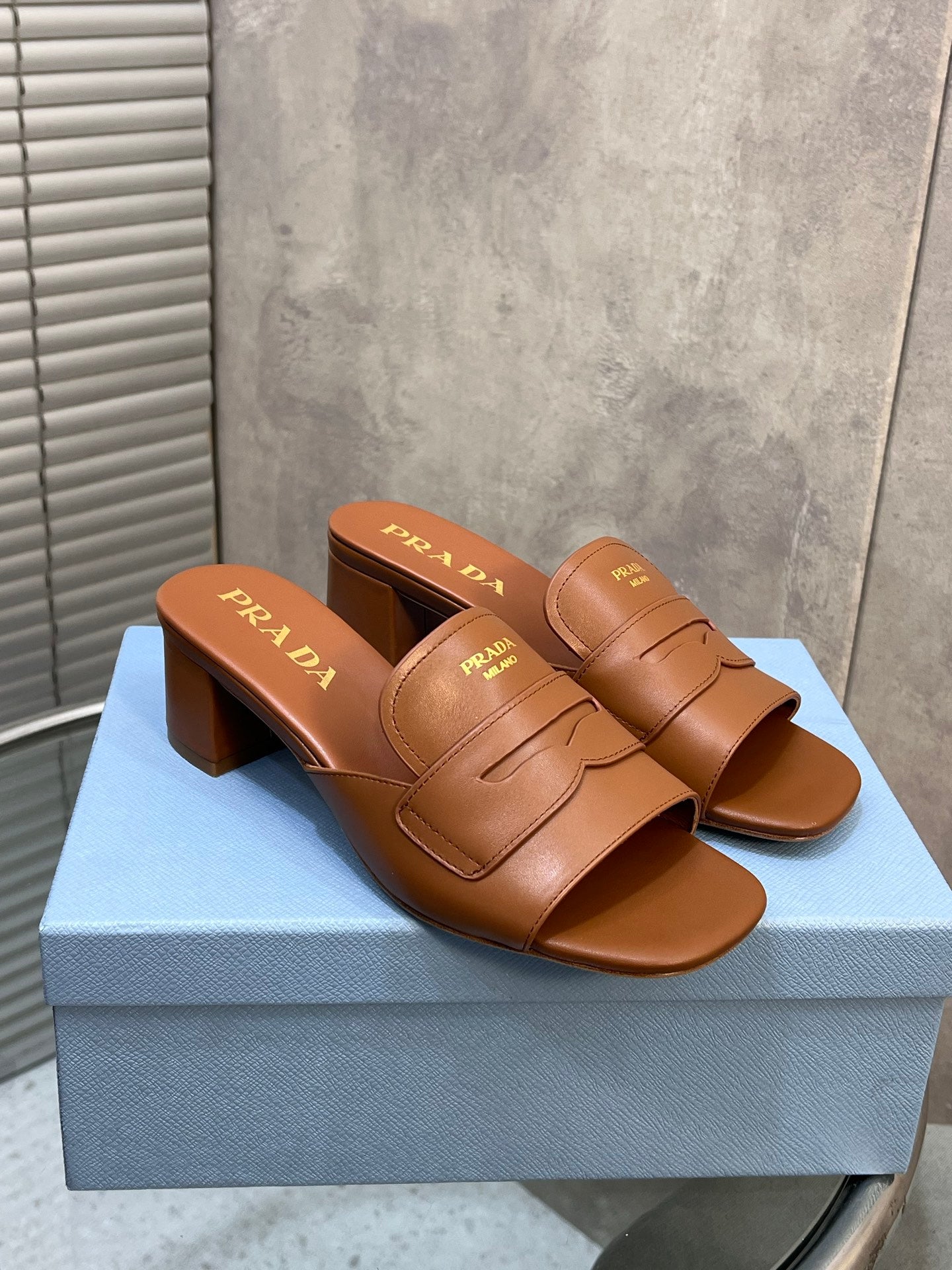 PRADA 26S BLOCK HEEL SLIDE SANDALS 60MM IN CARAMEL BROWN CALFSKIN WITH LOGO