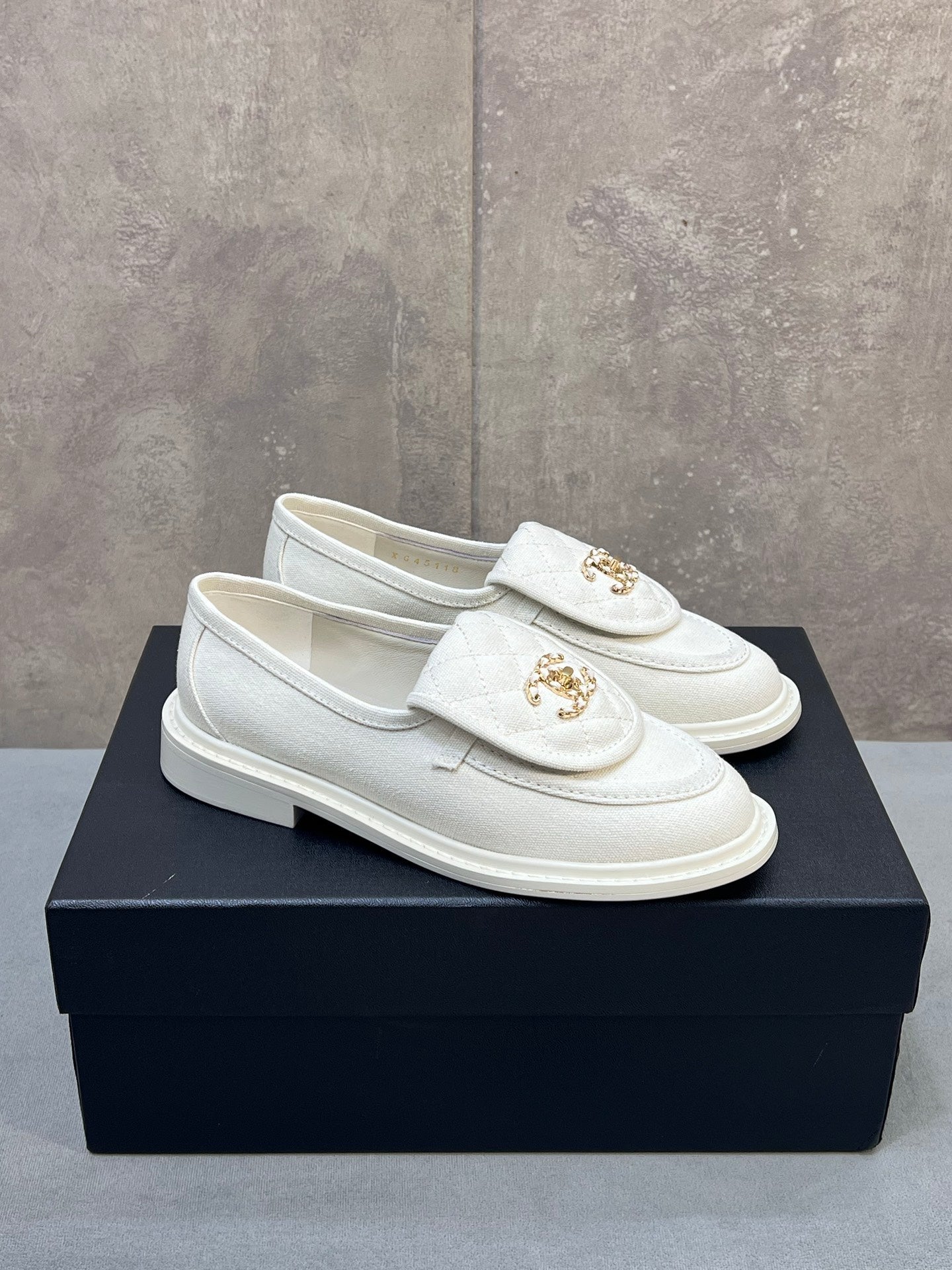 CHANEL 26S LOAFERS IN WHITE CANVAS WITH QUILTED FLAP & CHAIN CC LOGO