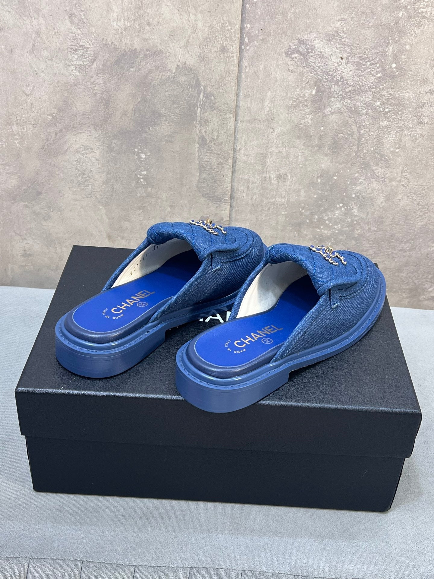 CHANEL 26S MULE LOAFERS IN BLUE DENIM WITH QUILTED FLAP & CHAIN CC LOGO