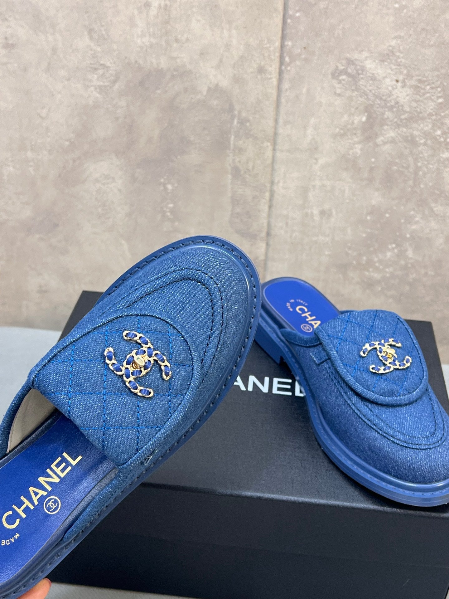 CHANEL 26S MULE LOAFERS IN BLUE DENIM WITH QUILTED FLAP & CHAIN CC LOGO