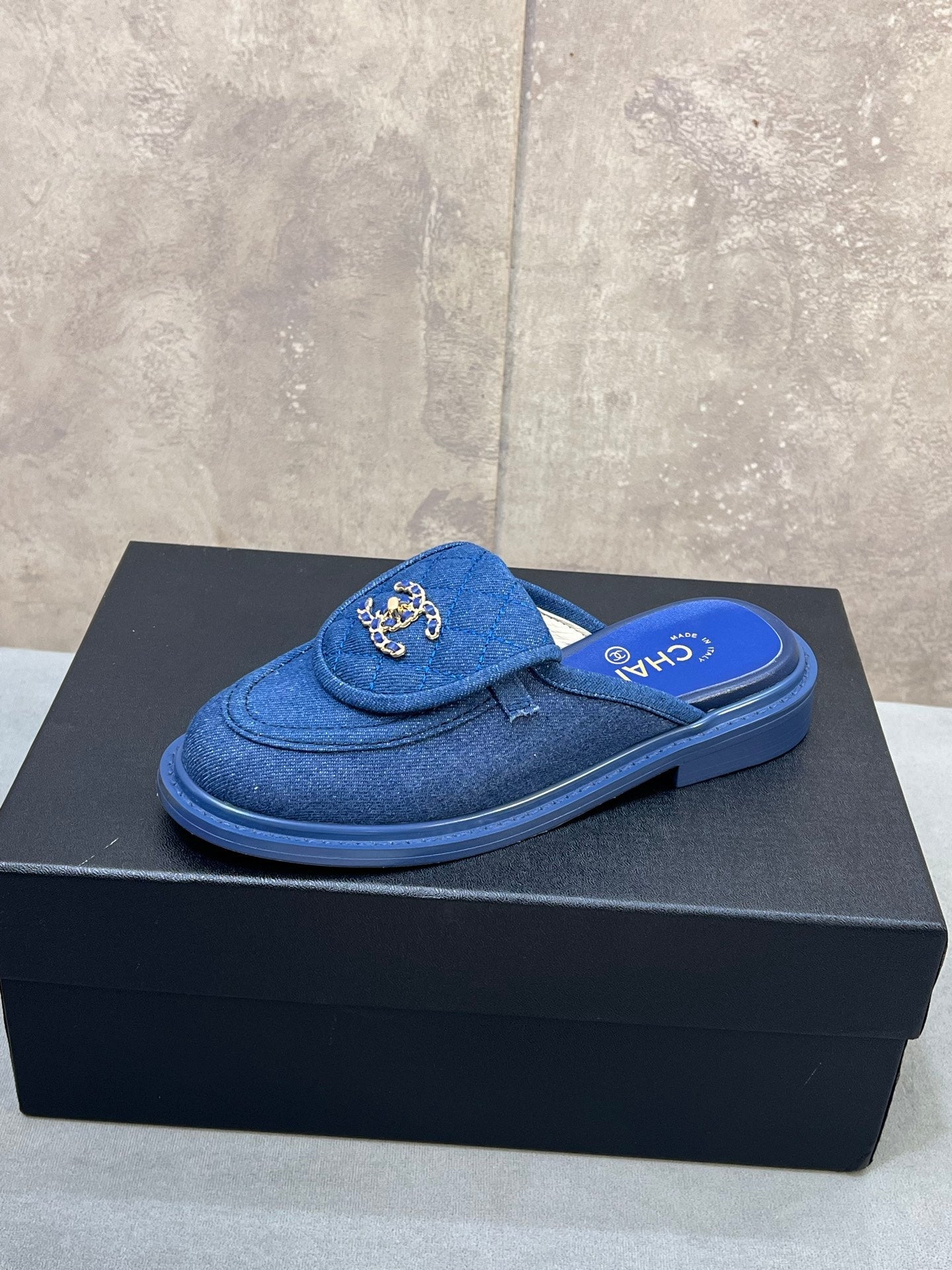 CHANEL 26S MULE LOAFERS IN BLUE DENIM WITH QUILTED FLAP & CHAIN CC LOGO