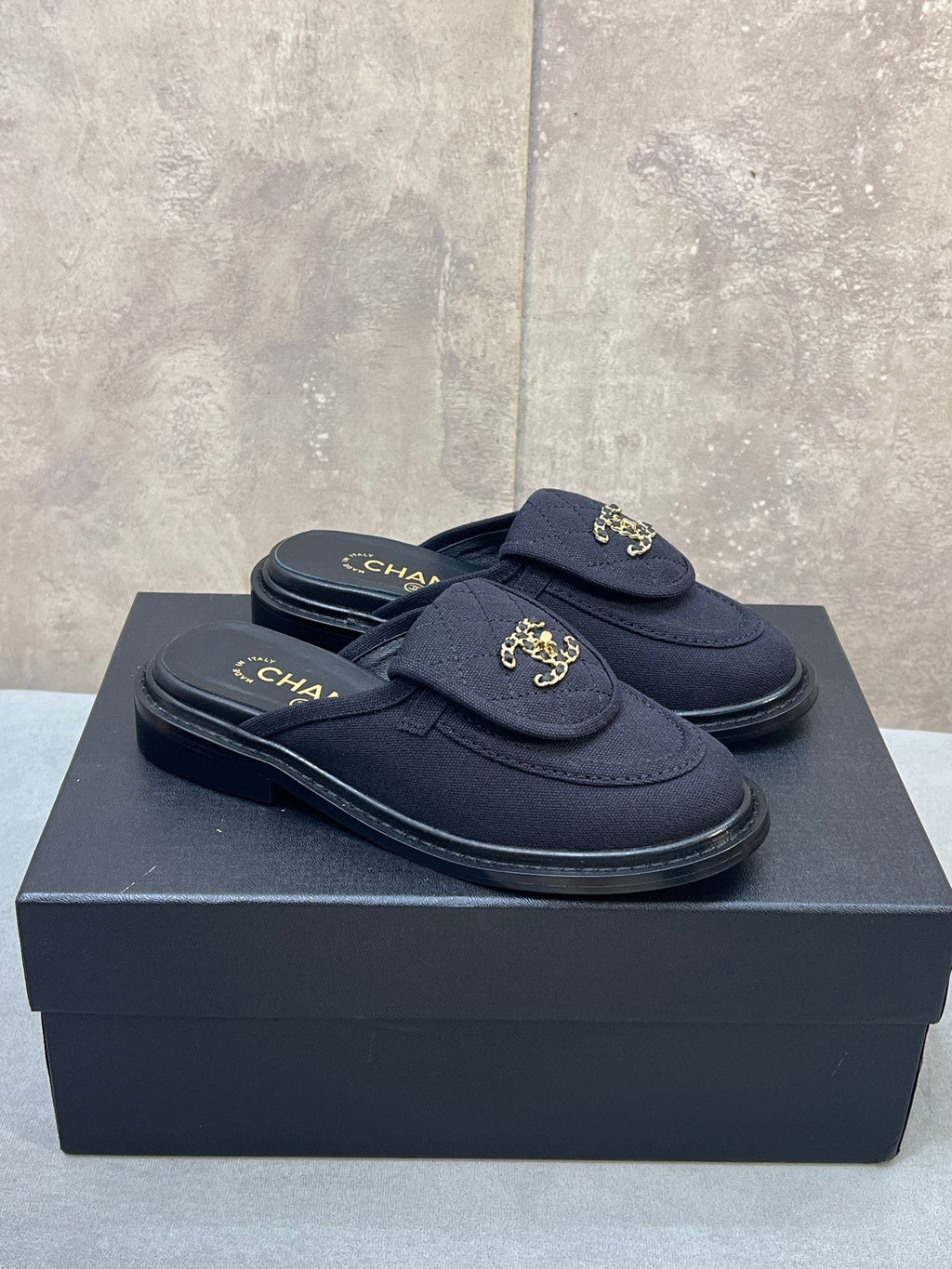 CHANEL 26S MULE LOAFERS IN BLACK CANVAS WITH QUILTED FLAP & CHAIN CC LOGO