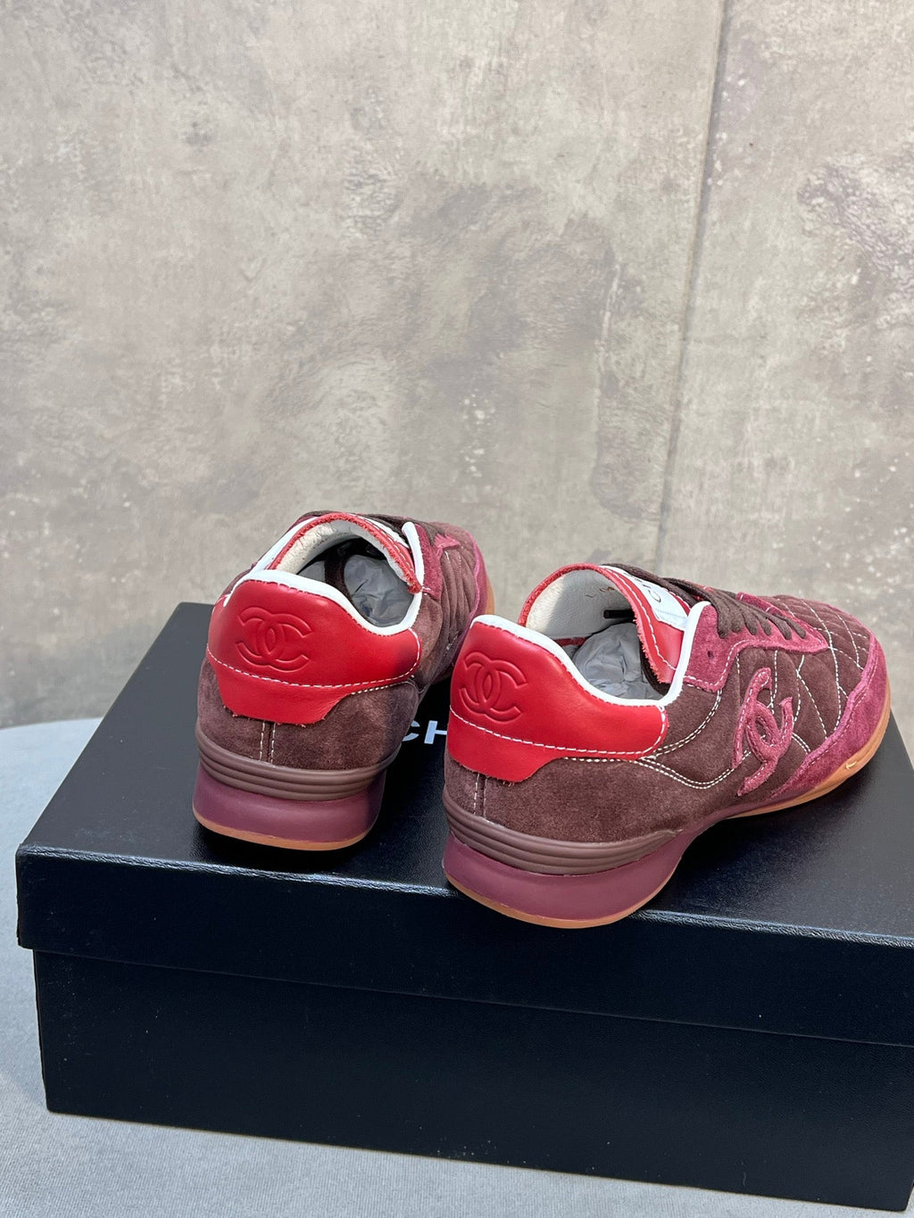 CHANEL 26S SNEAKERS IN DARK BROWN AND BURGUNDY RED SUEDE QUILTED CC LOGO