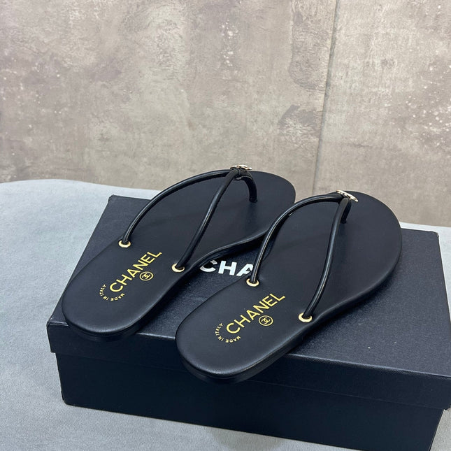 CHANEL 26S FLIP FLOPS IN BLACK CALFSKIN CC LOGO