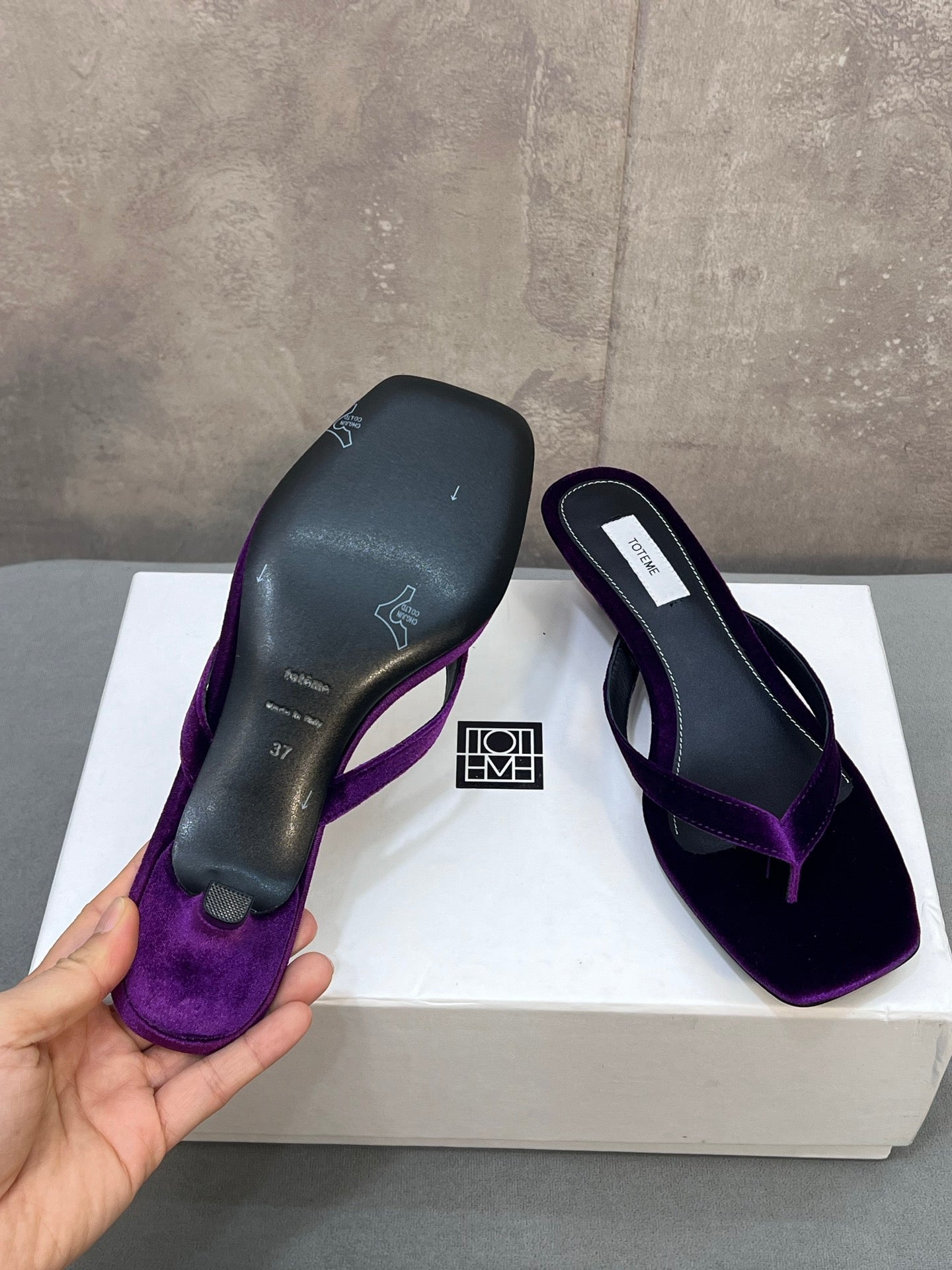 THE ROW 26S SQUARE TOE THONG KITTEN HEEL SANDALS 45MM IN PURPLE VELVET