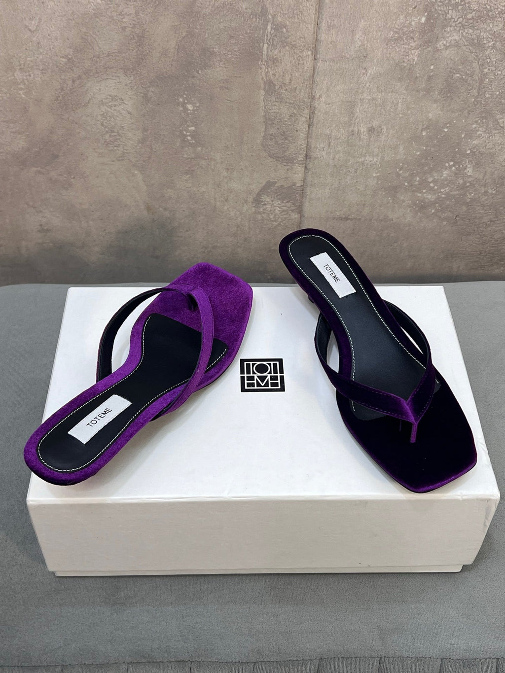 THE ROW 26S SQUARE TOE THONG KITTEN HEEL SANDALS 45MM IN PURPLE VELVET