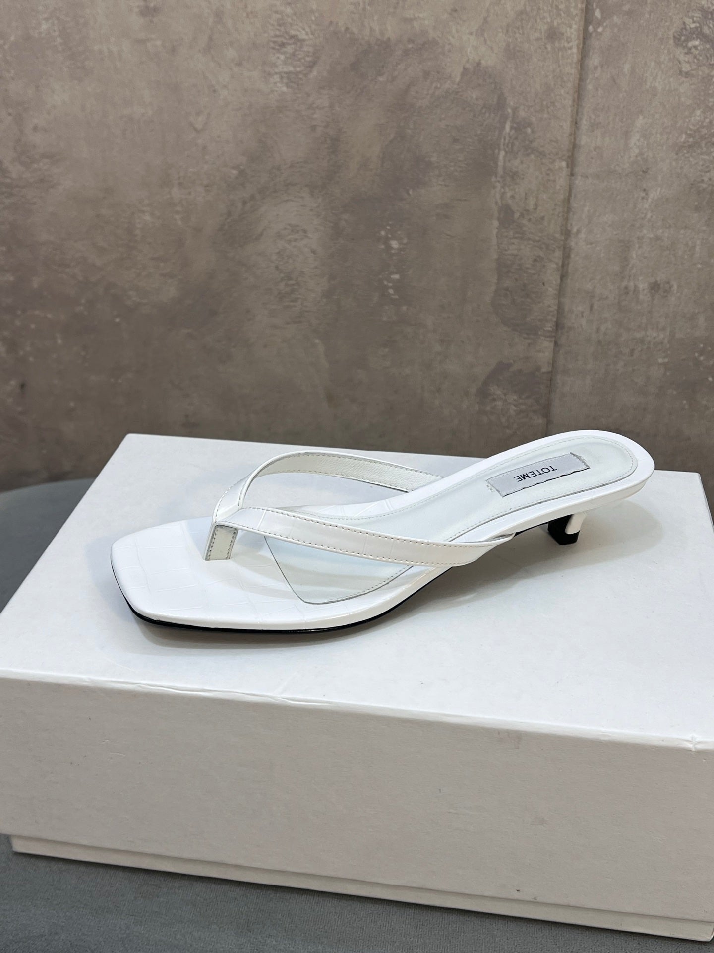 THE ROW 26S SQUARE TOE THONG KITTEN HEEL SANDALS 45MM IN WHITE CROCODILE EMBOSSED CALFSKIN