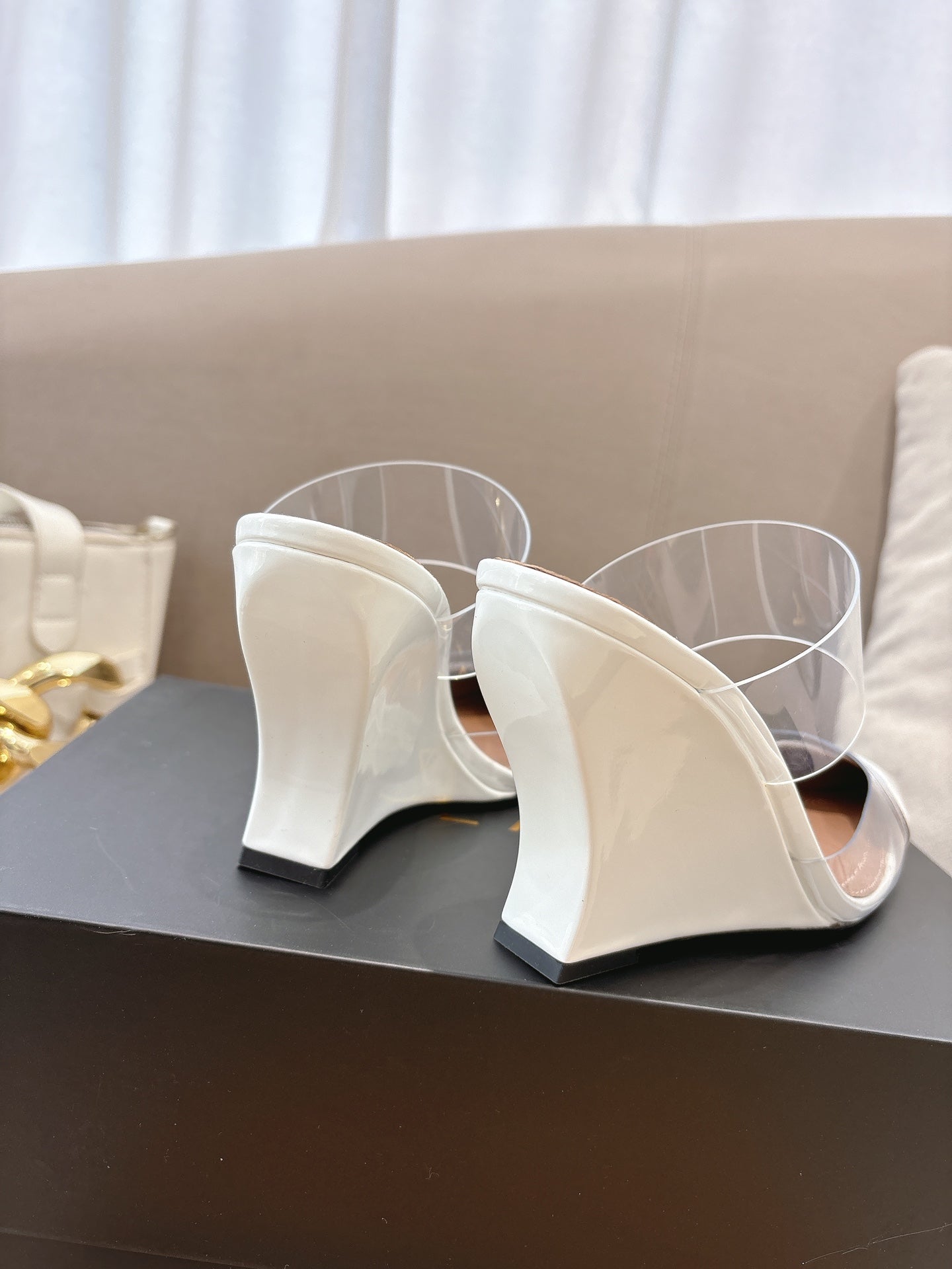 ALAIA 26S HIGH-HEEL WEDGE MULES 95 MM IN WHITE GLOSSY CALFSKIN