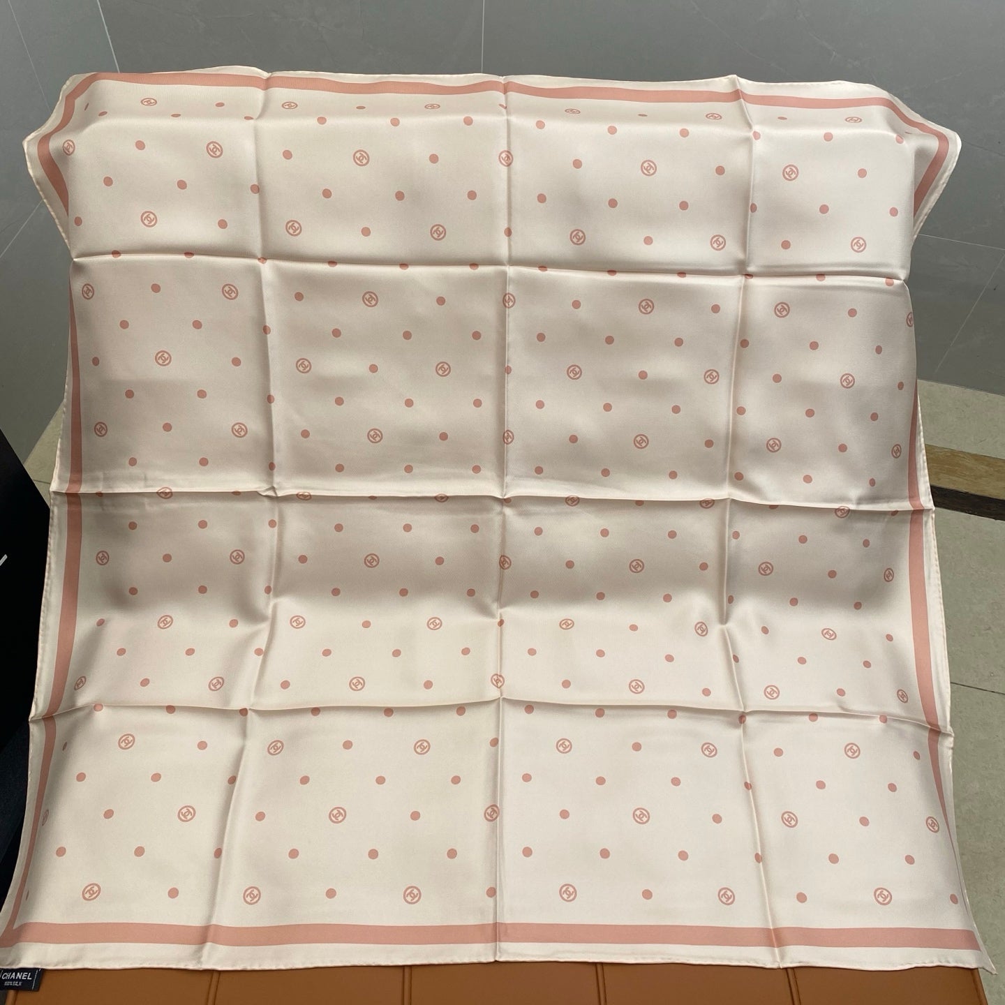 CHANEL 25S SCARF 90 IN SILK 704605
