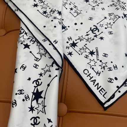 CHANEL 25S SCARF 90 IN SILK 704602