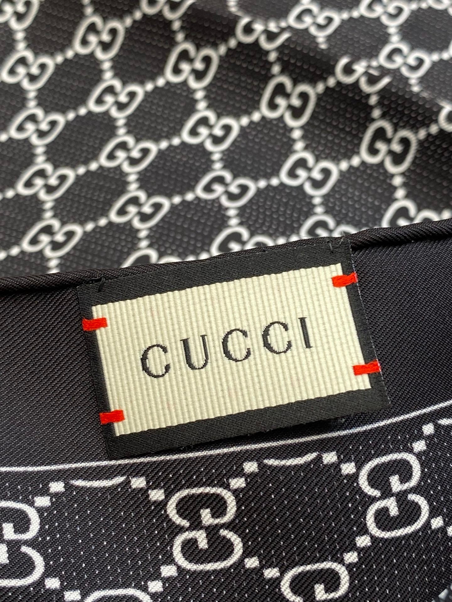 GUCCI 25S SCARF 90 IN SILK 709696