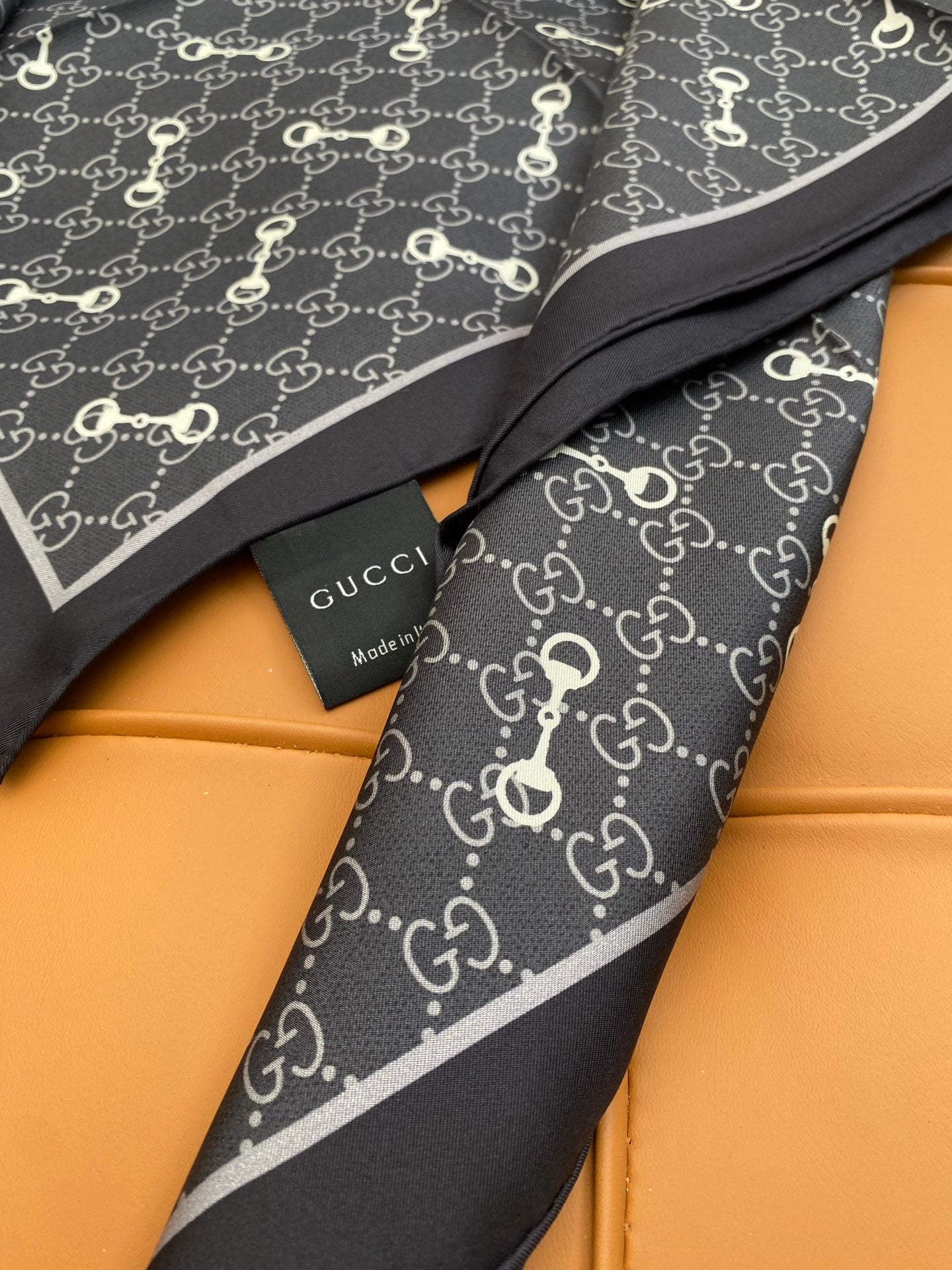 GUCCI 25S SCARF 90 IN SILK 718506