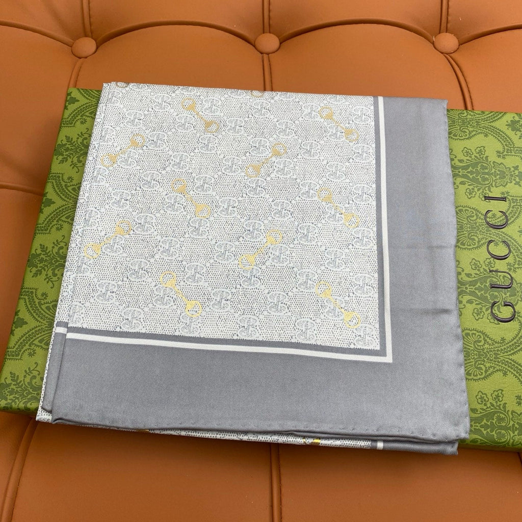 GUCCI 25S SCARF 90 IN SILK 718507