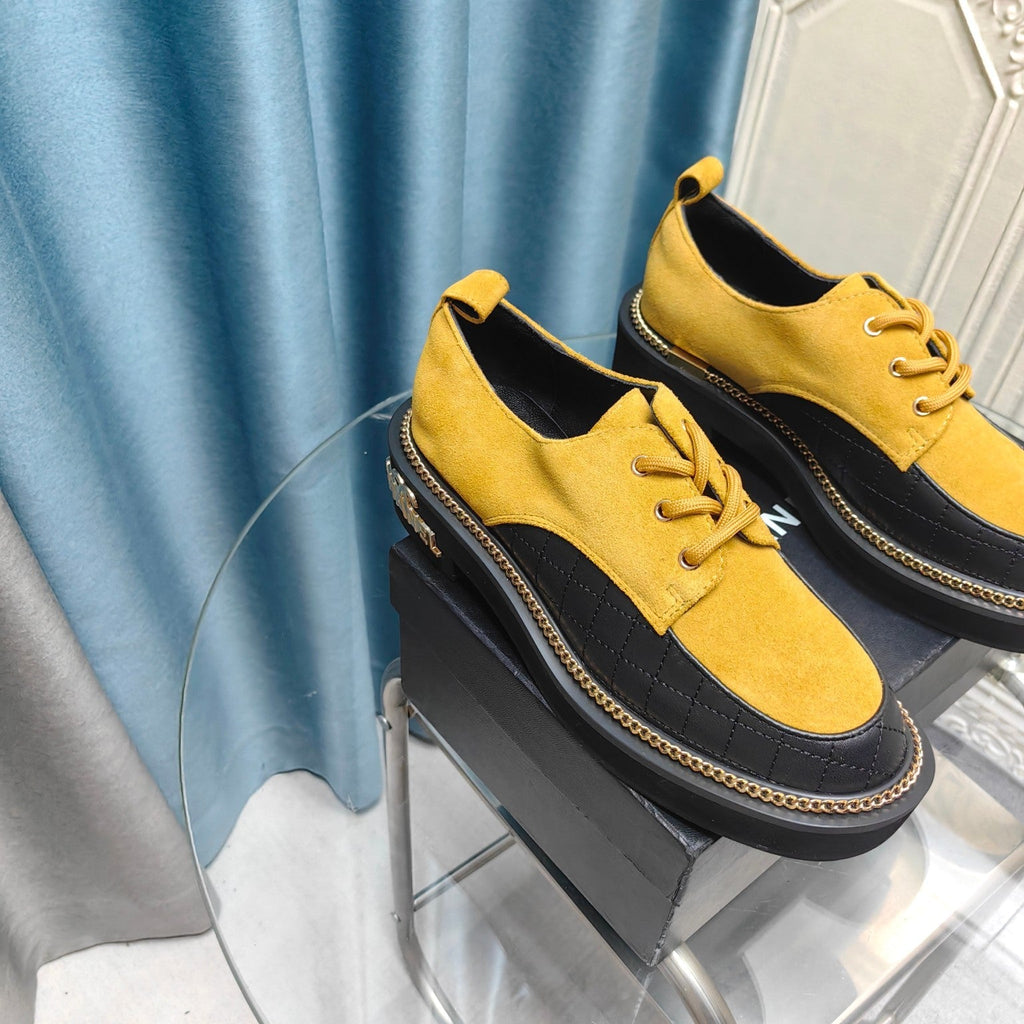 OXFORD SHOES IN GOLD YELLOW SUEDE AND BLACK SHEEPSKIN