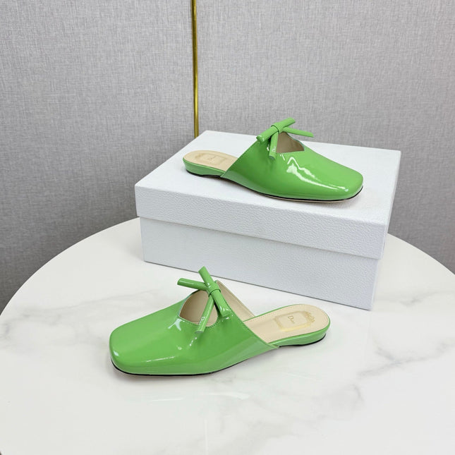 DIOR 26S PEARL-ACCENT BOW FLAT MULES IN FRESH GREEN GLOSSY CALFSKIN