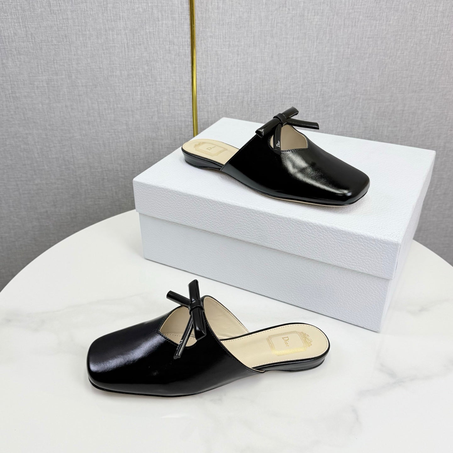 DIOR 26S PEARL-ACCENT BOW FLAT MULES IN BLACK GLOSSY CALFSKIN