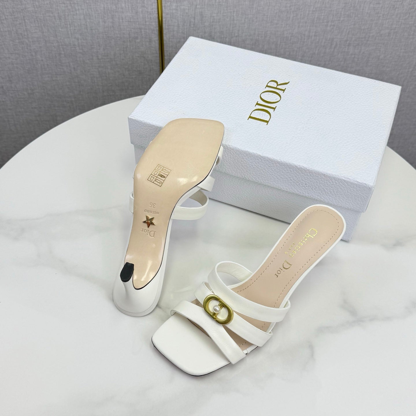 DIOR 26S 30 MONTAIGNE HIGH-HEELED IN WHITE CALFSKIN GOLD HARDWARE